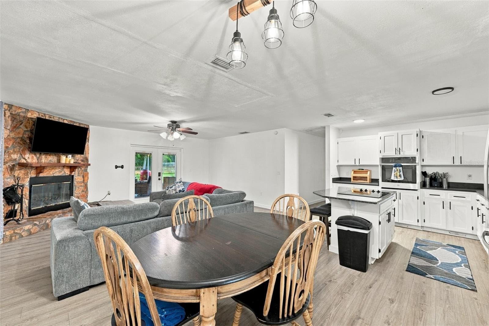 Single Family Residence at 9124 CAREY RD, LITHIA, photo 11 of 60