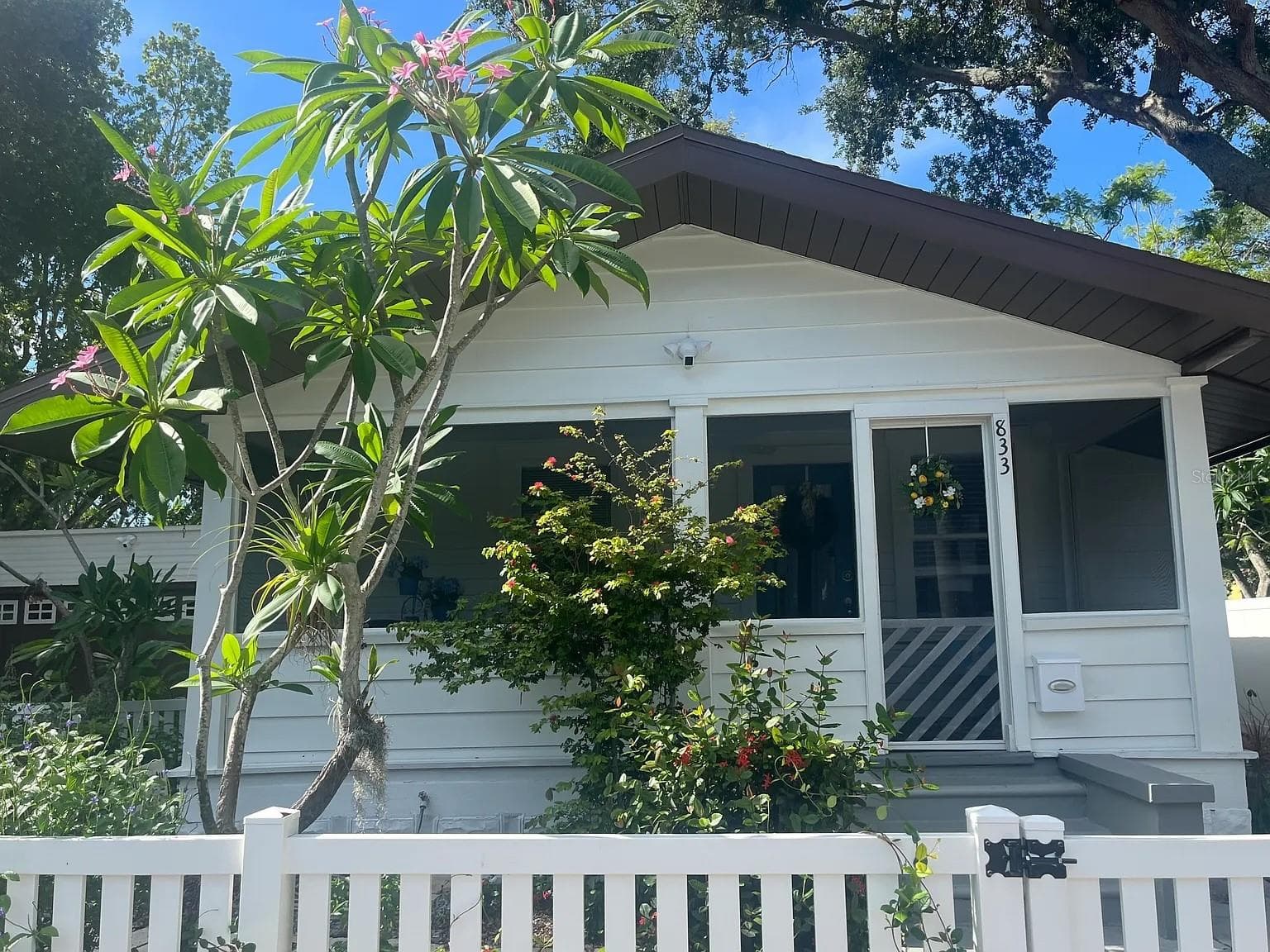 Single Family Residence at 833 11TH AVE N, ST PETERSBURG, photo 2 of 32