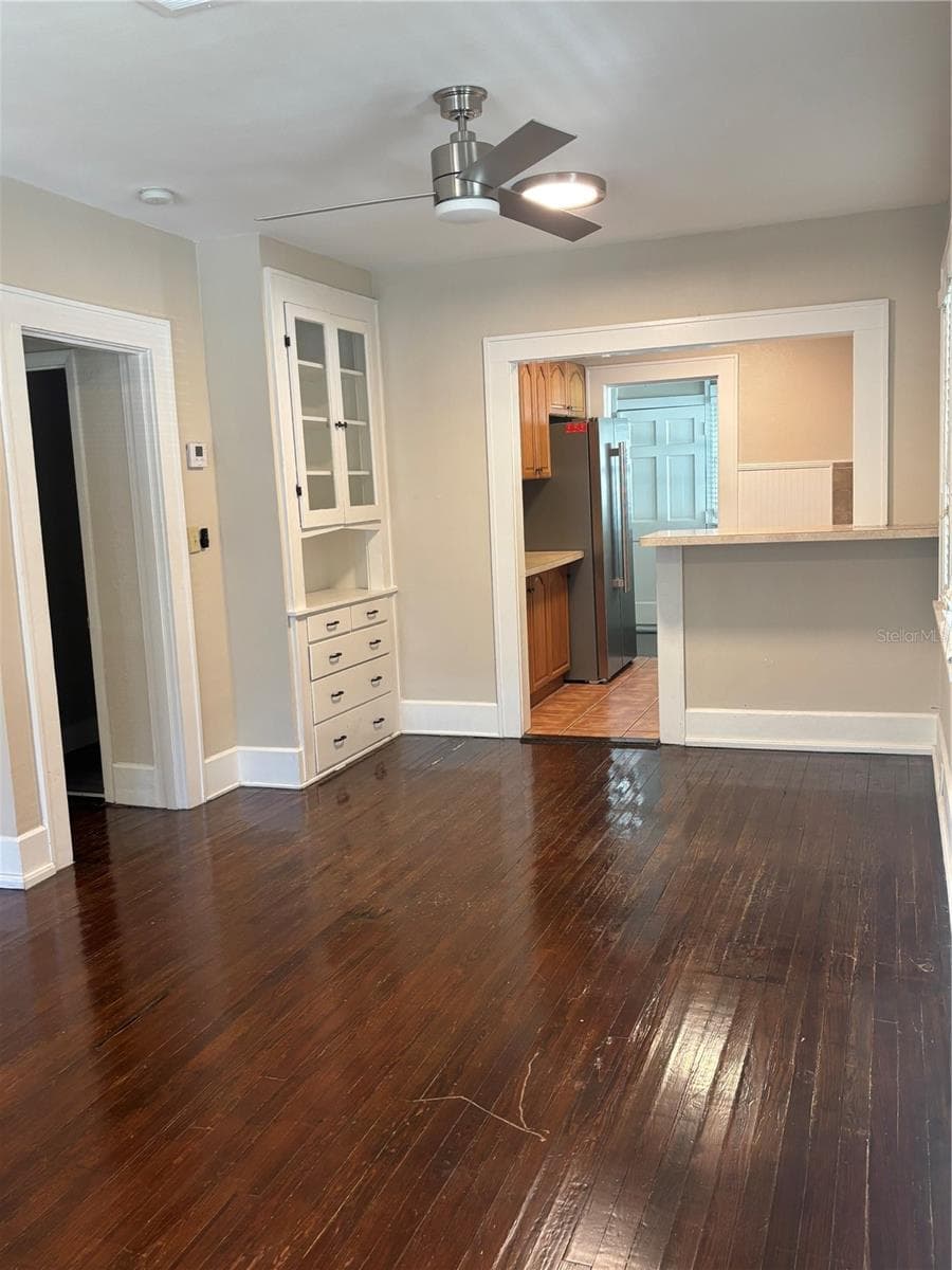 Single Family Residence at 833 11TH AVE N, ST PETERSBURG, photo 4 of 32