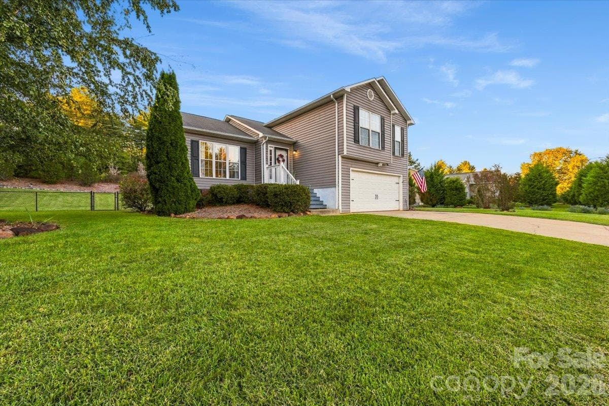 Fenced In Back Yard! - 106 S River Glen Drive, Morganton