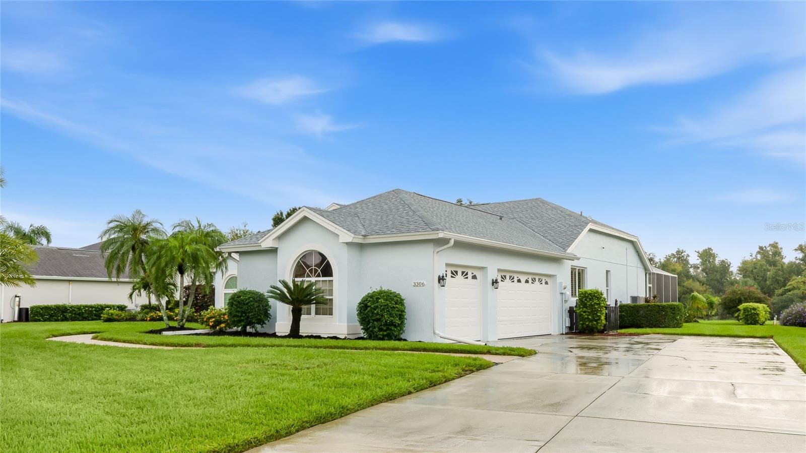 Two and 1/2 car garage with side-facing doors - 3306 LITTLE COUNTRY RD, PARRISH