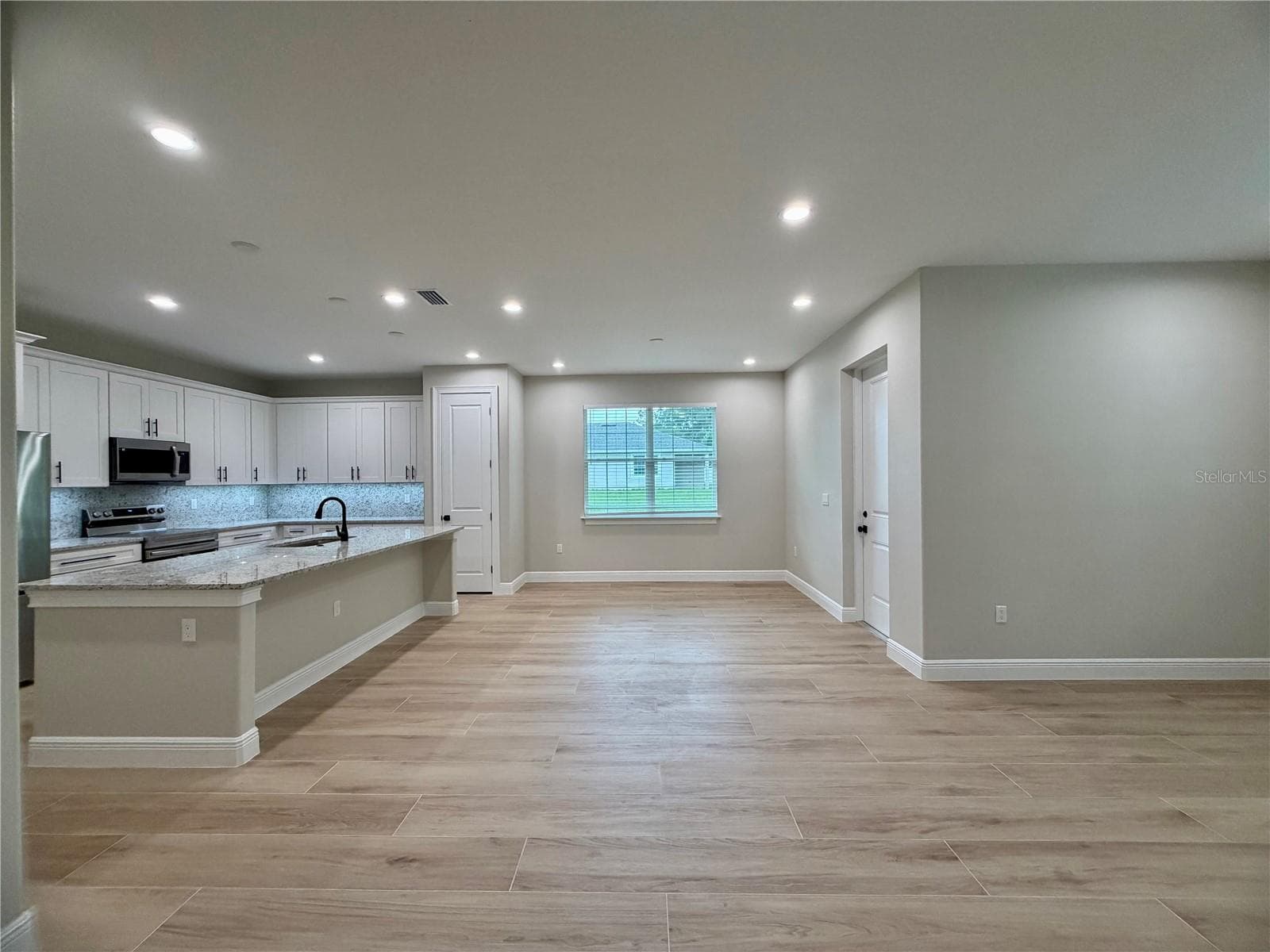 Single Family Residence at 13899 SE 53RD TER, SUMMERFIELD, photo 2 of 21