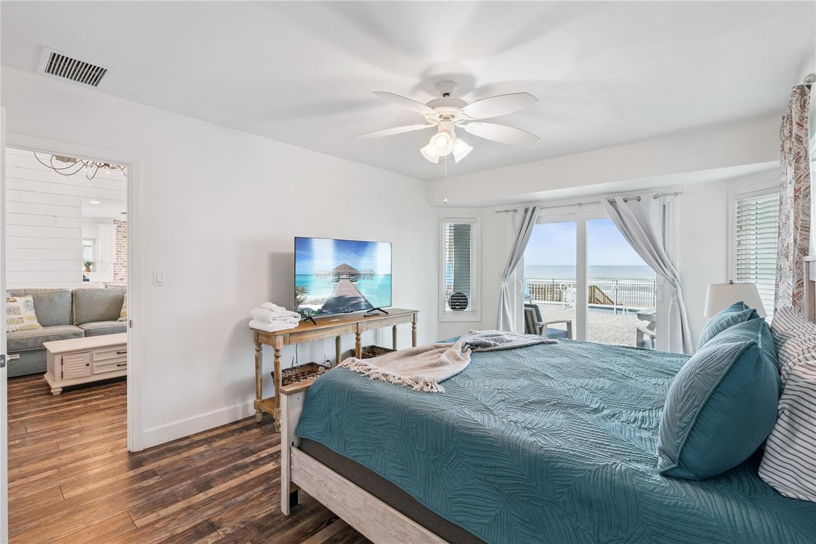 Bedroom 3 is ocean front and has access to the Jack and Jill bathroom - 2707 S ATLANTIC AVE, DAYTONA BEACH SHORES