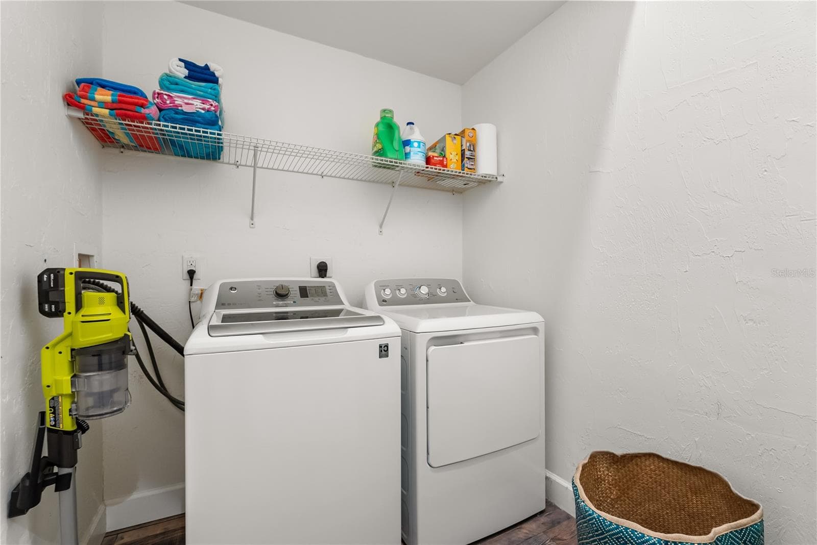 Main floor laundry room located at the entrance to the master bedroom suite and ensuite bathroom - 2707 S ATLANTIC AVE, DAYTONA BEACH SHORES