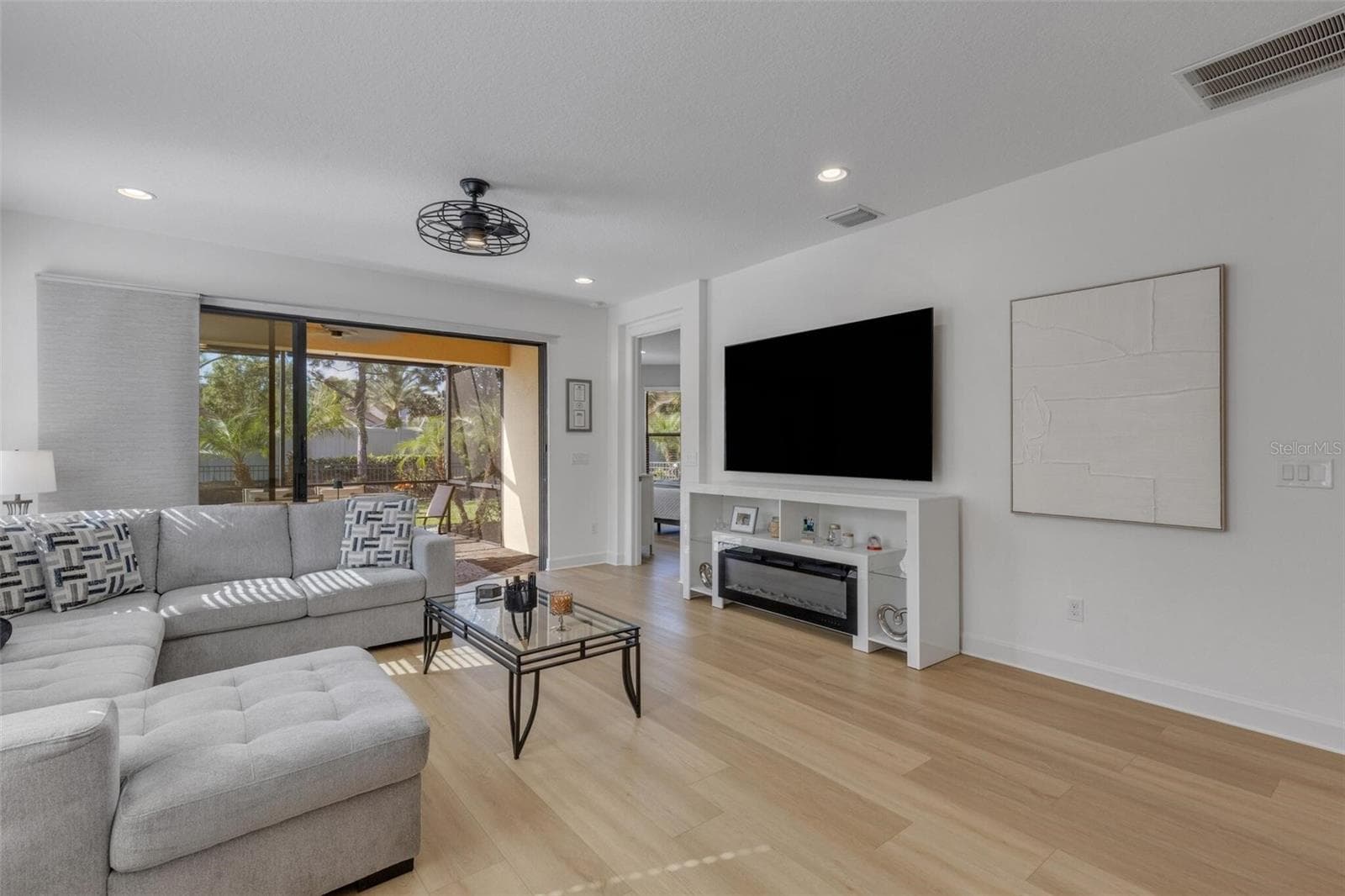 Single Family Residence at 8413 ALBERATA VISTA DR, TAMPA, photo 13 of 163
