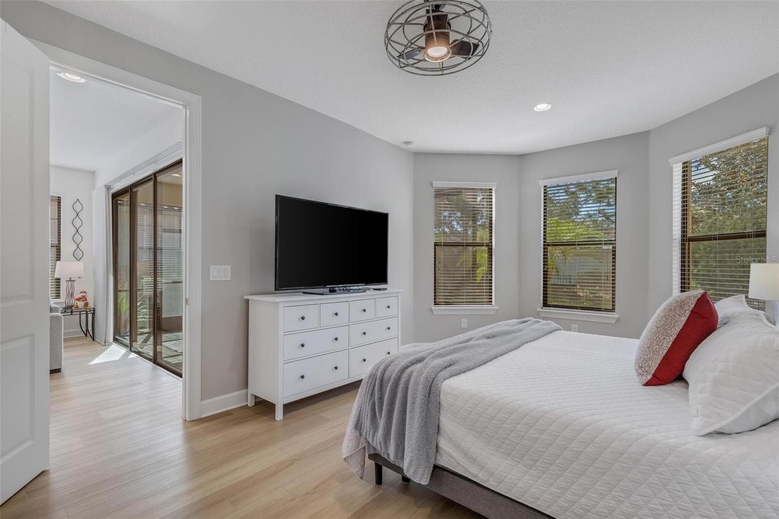 Single Family Residence at 8413 ALBERATA VISTA DR, TAMPA, photo 57 of 163