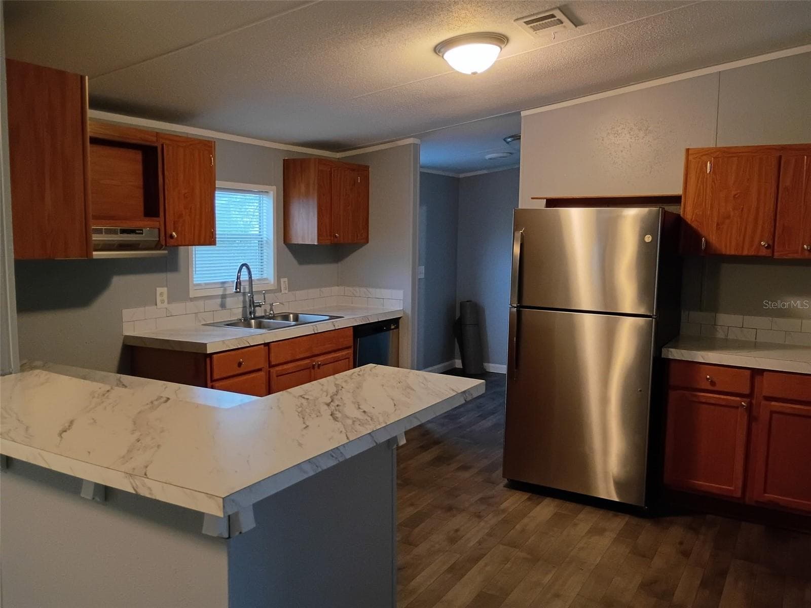 Manufactured Home at 7715 GLEN MEADOW DR, LAKELAND, photo 2 of 16