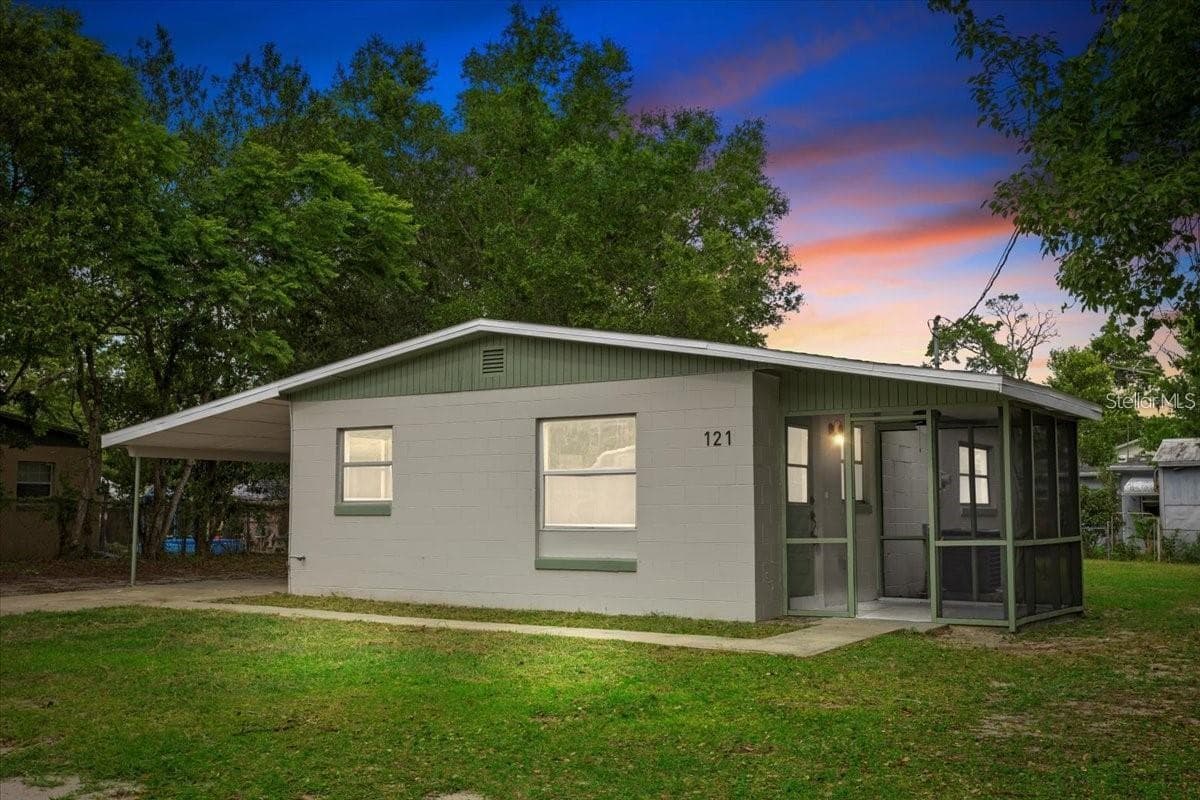 121 KENDRA AVE