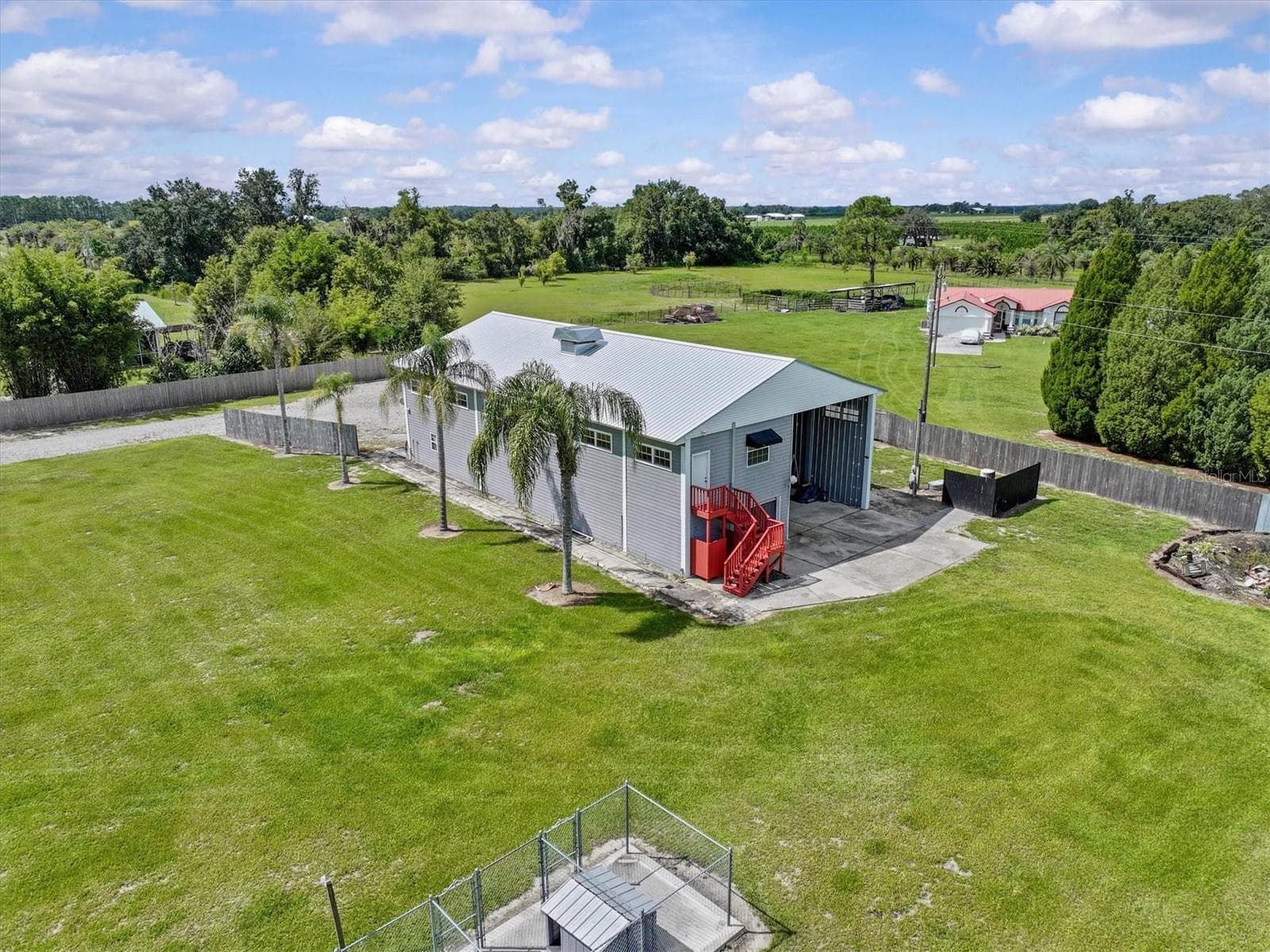 RV Barn with Studio Apartment - 195 SPRING LAKE HWY, BROOKSVILLE