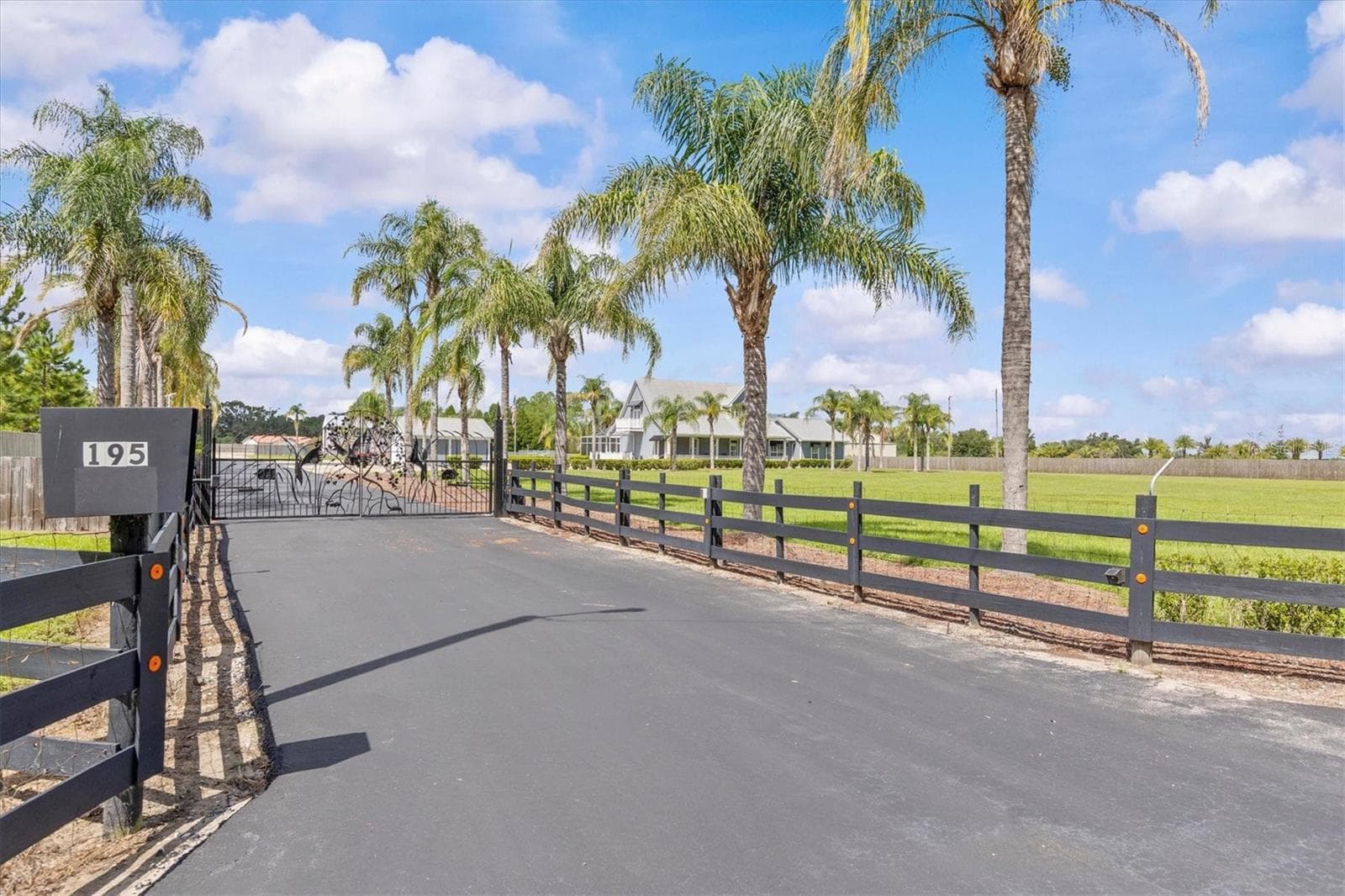 Electronic Gate - 195 SPRING LAKE HWY, BROOKSVILLE