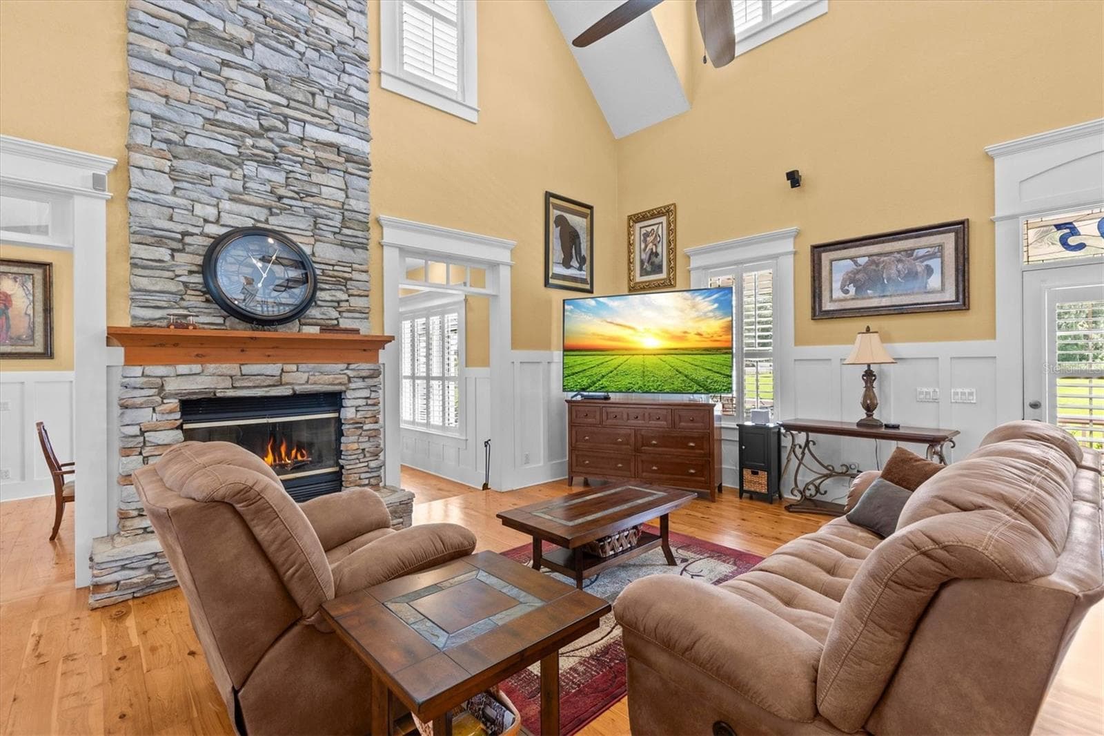 Living Room with Vaulted Ceilings - 195 SPRING LAKE HWY, BROOKSVILLE