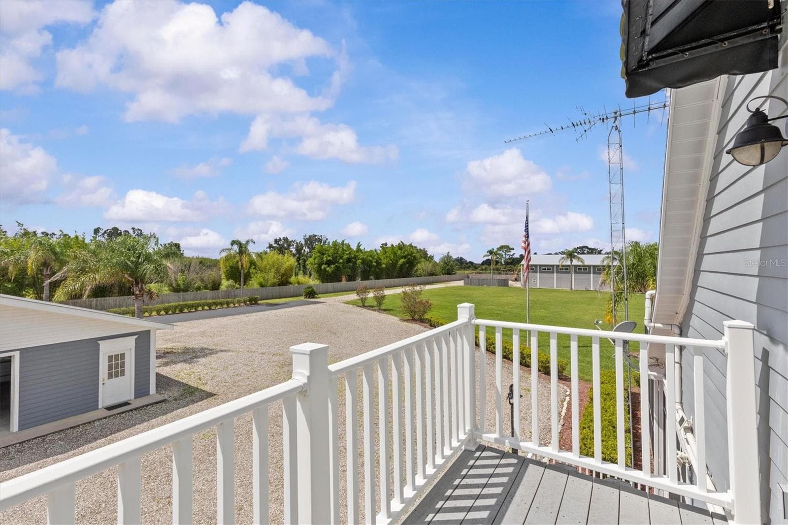 Balcony - 195 SPRING LAKE HWY, BROOKSVILLE