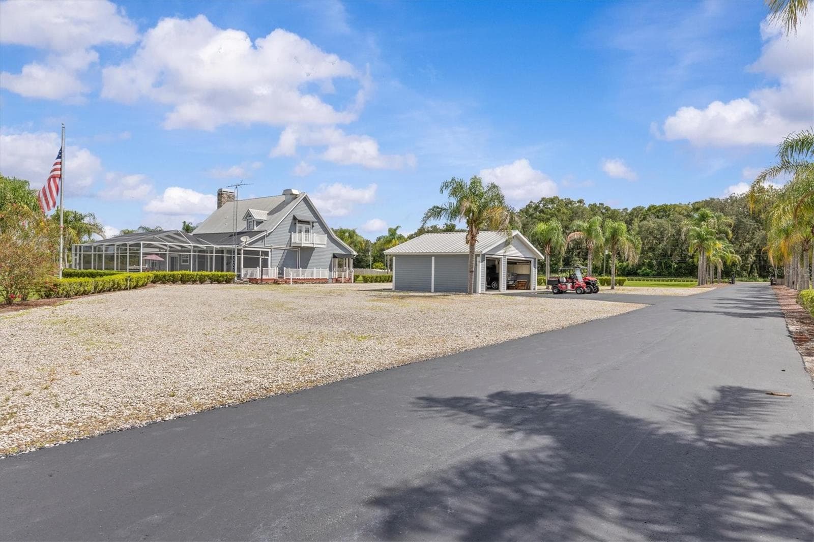 Home & Detached Garage - 195 SPRING LAKE HWY, BROOKSVILLE