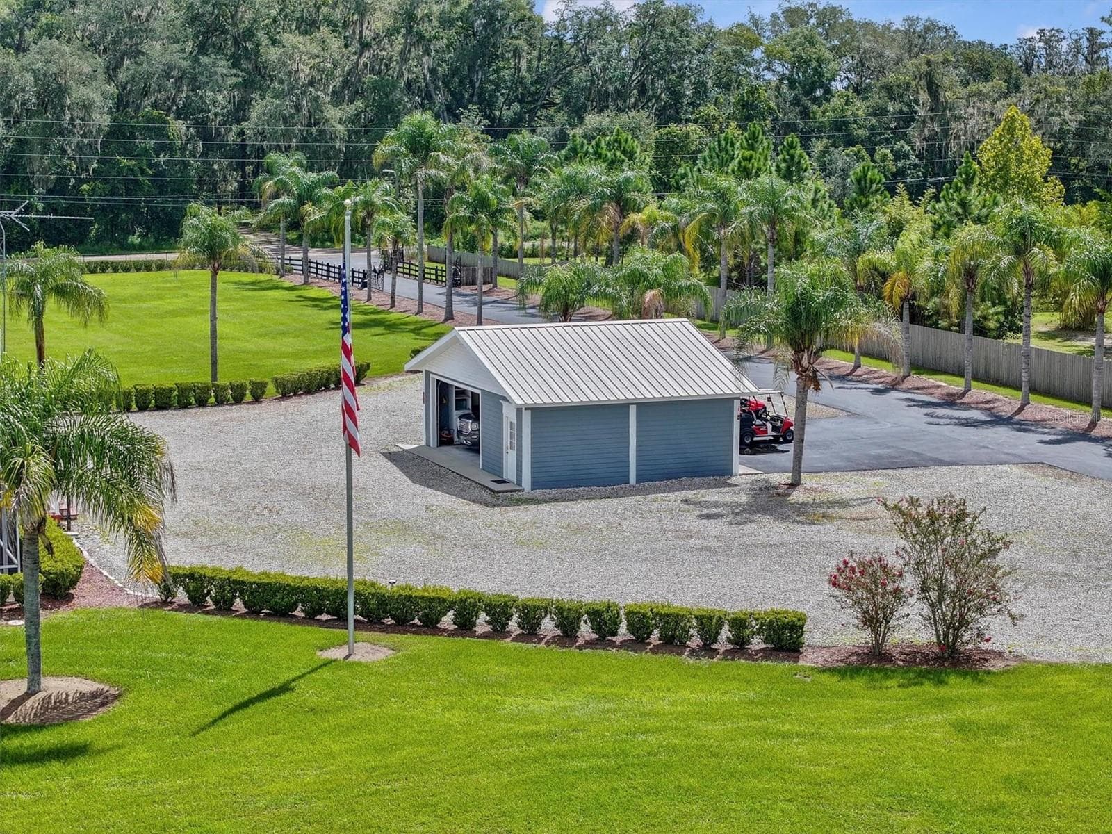 3 Car Detached Garage - 195 SPRING LAKE HWY, BROOKSVILLE