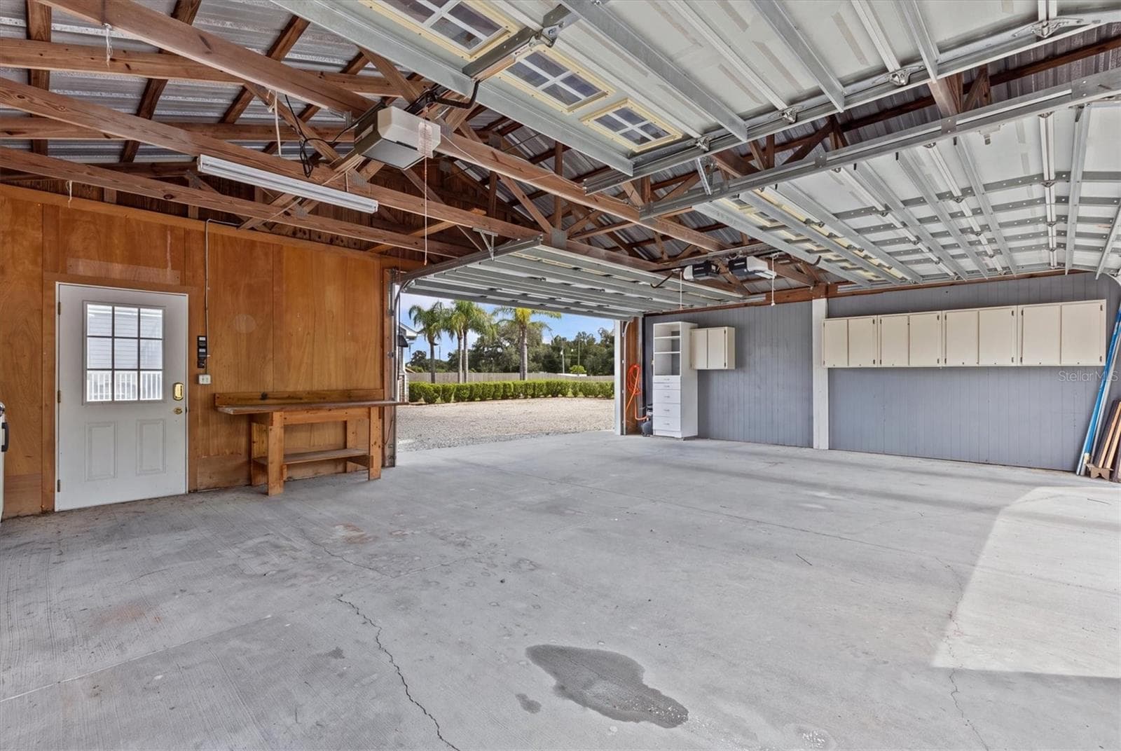 Front and Back Garage Doors - 195 SPRING LAKE HWY, BROOKSVILLE