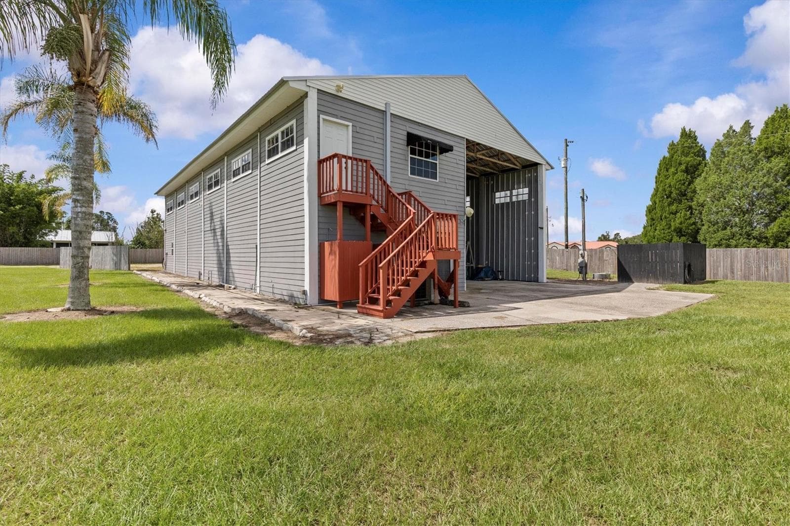 RV Barn with Huge Workshop & Studio - 195 SPRING LAKE HWY, BROOKSVILLE