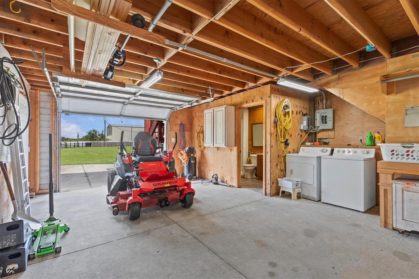 Lawn Mower Stays - 195 SPRING LAKE HWY, BROOKSVILLE