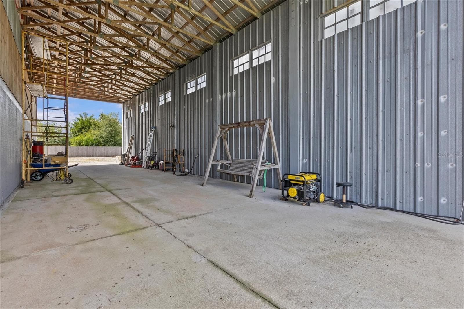 RV Barn - 195 SPRING LAKE HWY, BROOKSVILLE