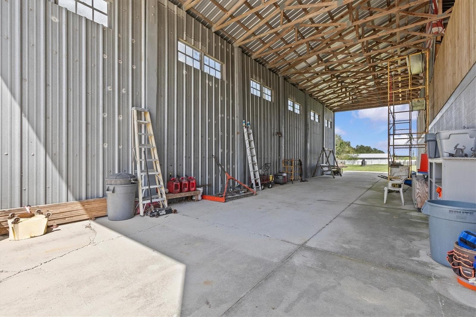 RV Barn - 195 SPRING LAKE HWY, BROOKSVILLE