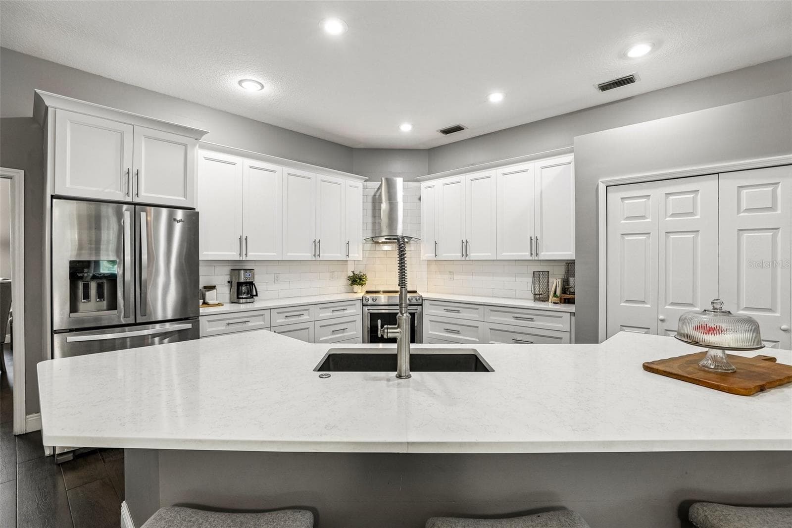 Kitchen with Quartz Countertops - 1522 EAGLE NEST CIR, WINTER SPRINGS