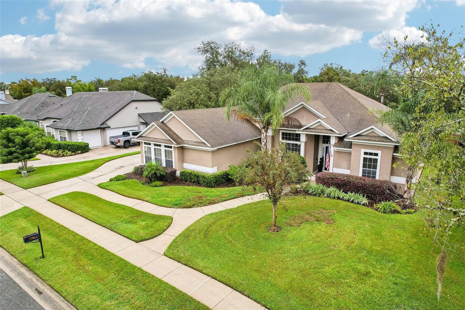 Gas up the Golf Cart and come on by! - 1522 EAGLE NEST CIR, WINTER SPRINGS