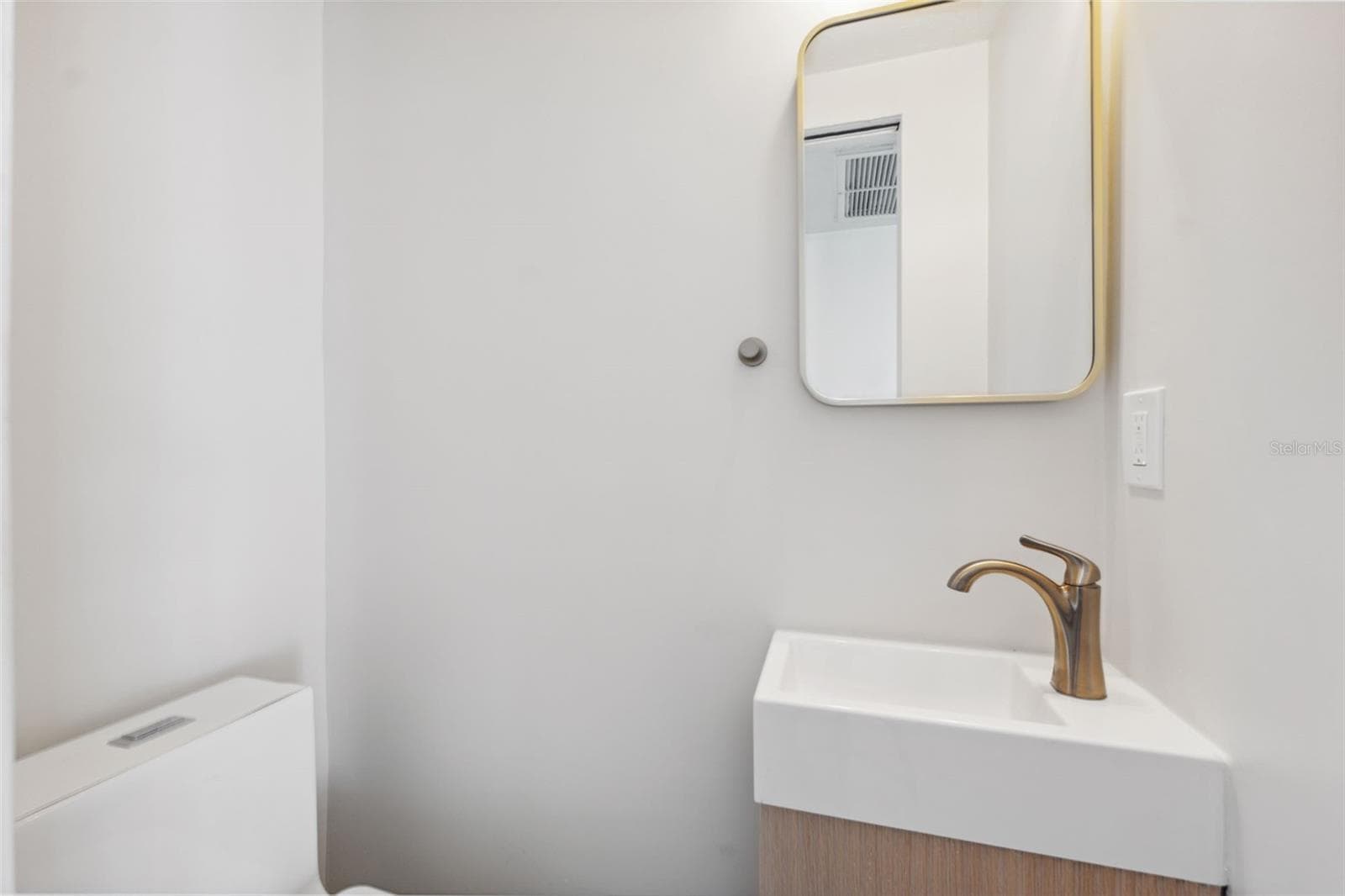 half bathroom - 108 5TH ST, BELLEAIR BEACH