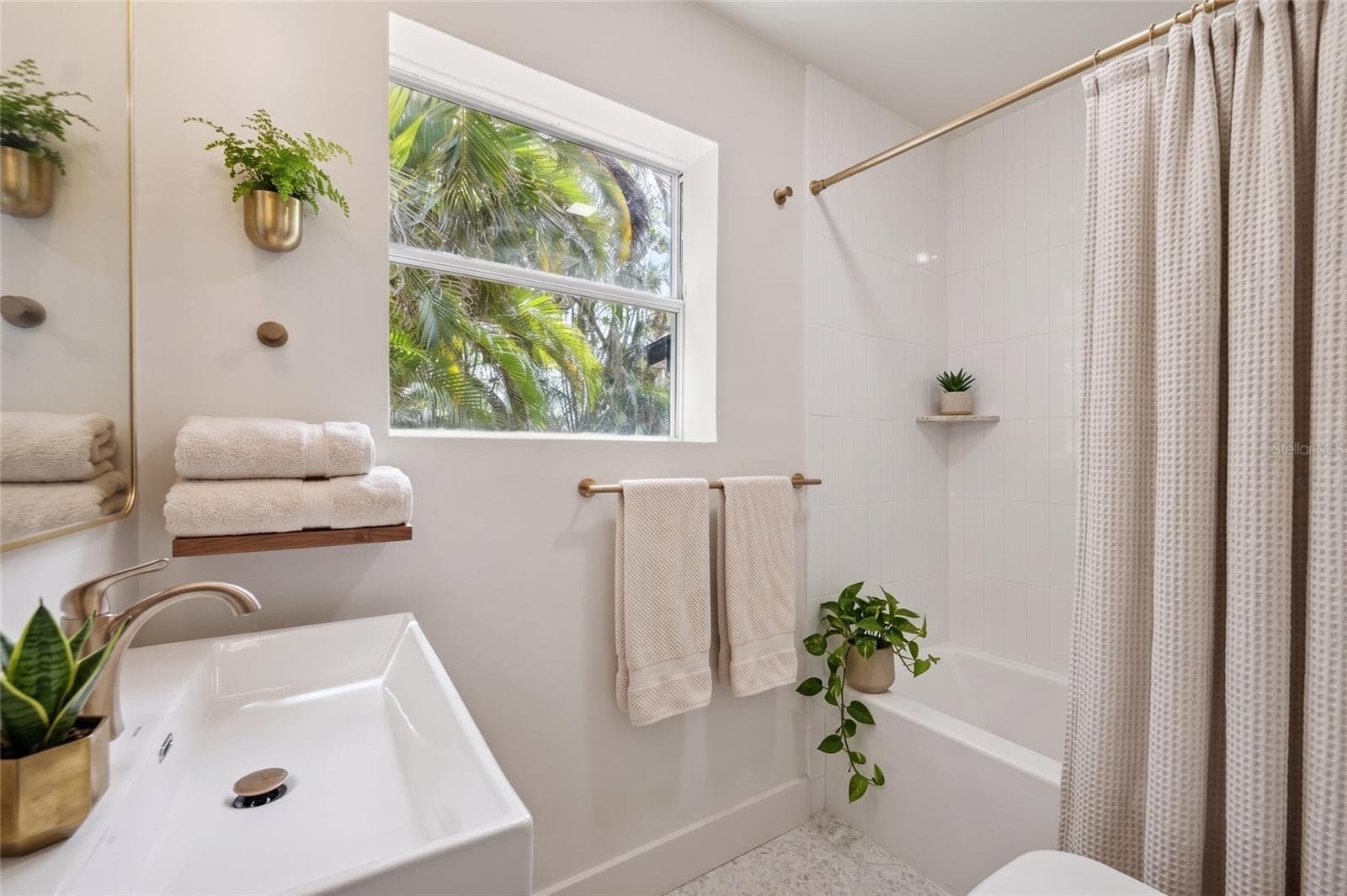 Full bath - 108 5TH ST, BELLEAIR BEACH