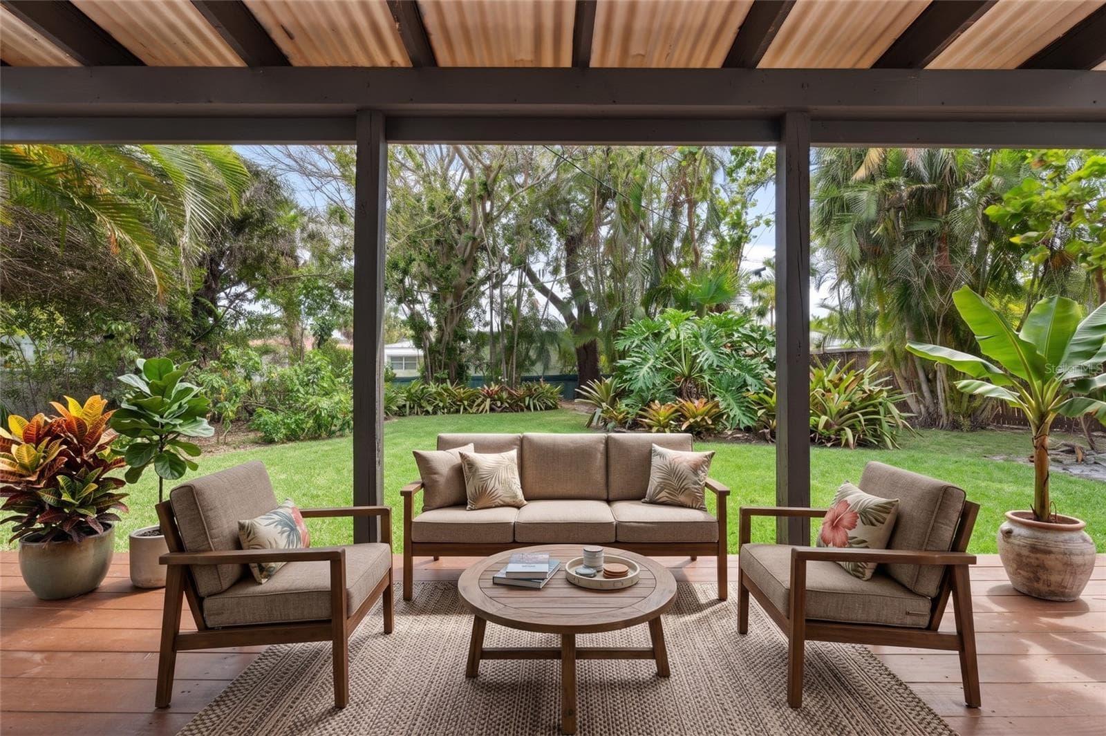 Covered porch - 108 5TH ST, BELLEAIR BEACH
