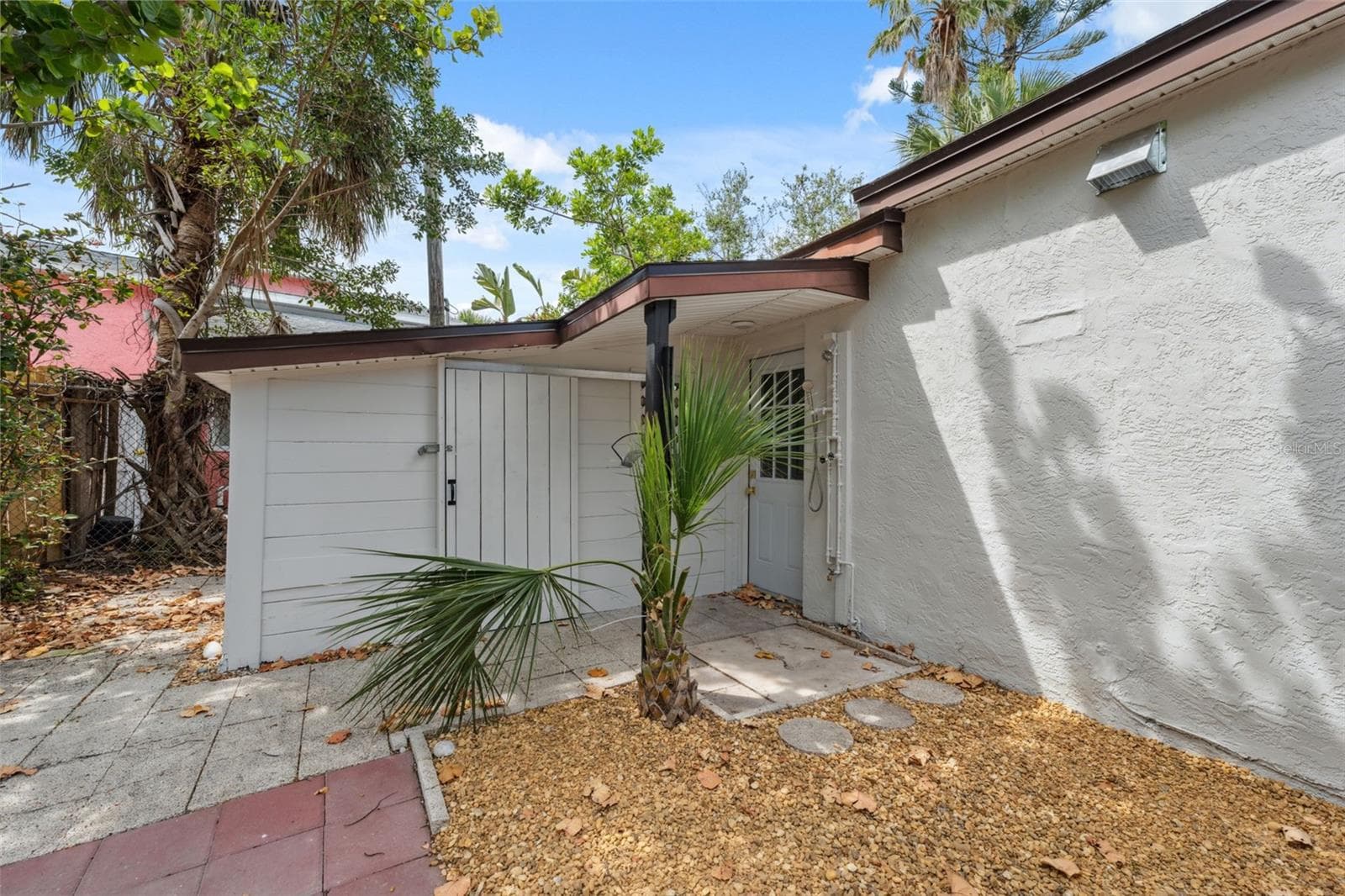 shed attached to garage - 108 5TH ST, BELLEAIR BEACH