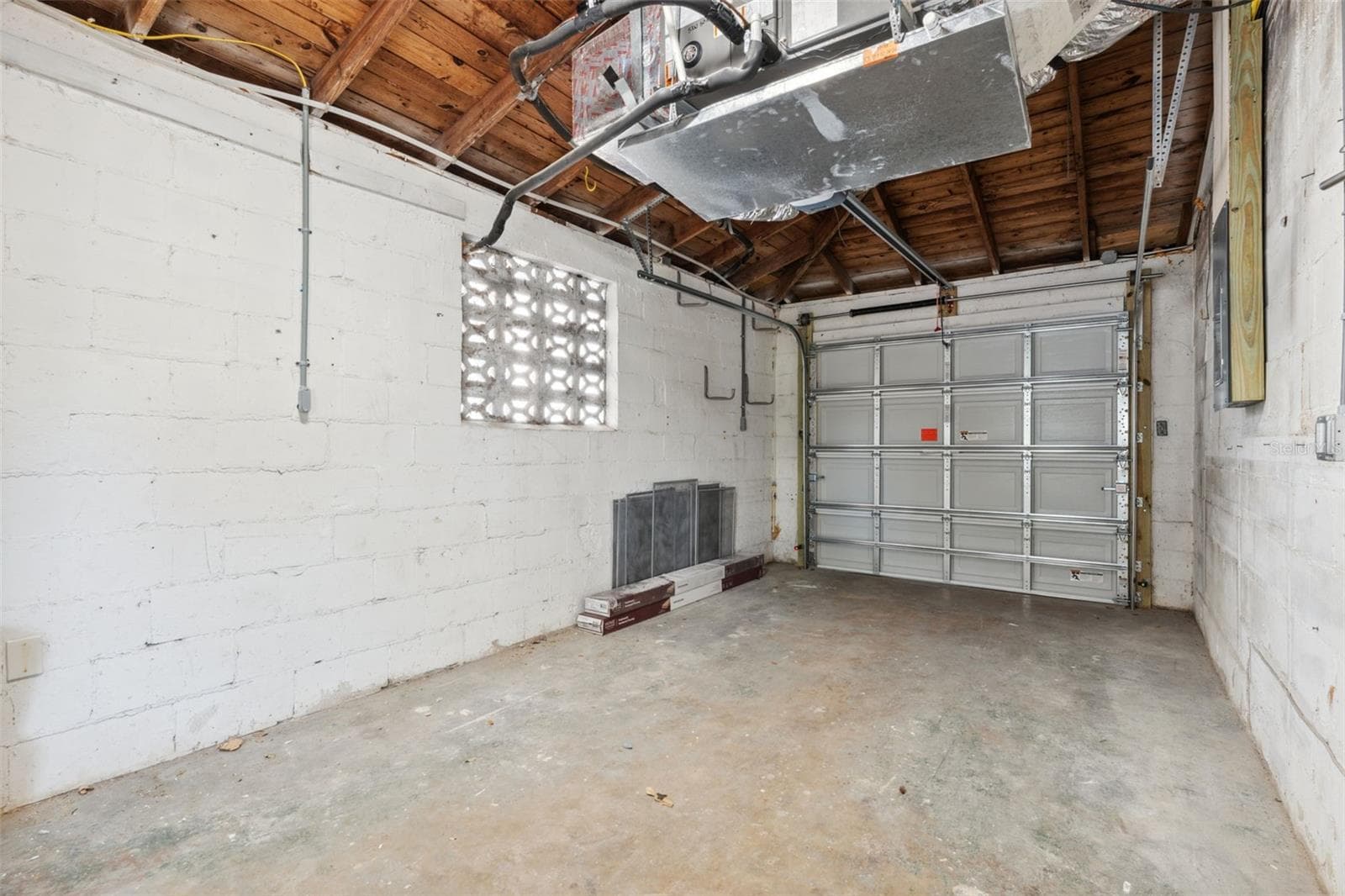 1 car garage and laundry - 108 5TH ST, BELLEAIR BEACH
