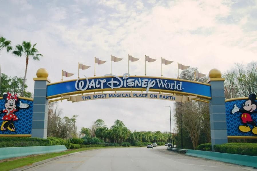 Disney Entrance Closest to Community - 13541 PARKFIELD WAY, WINTER GARDEN