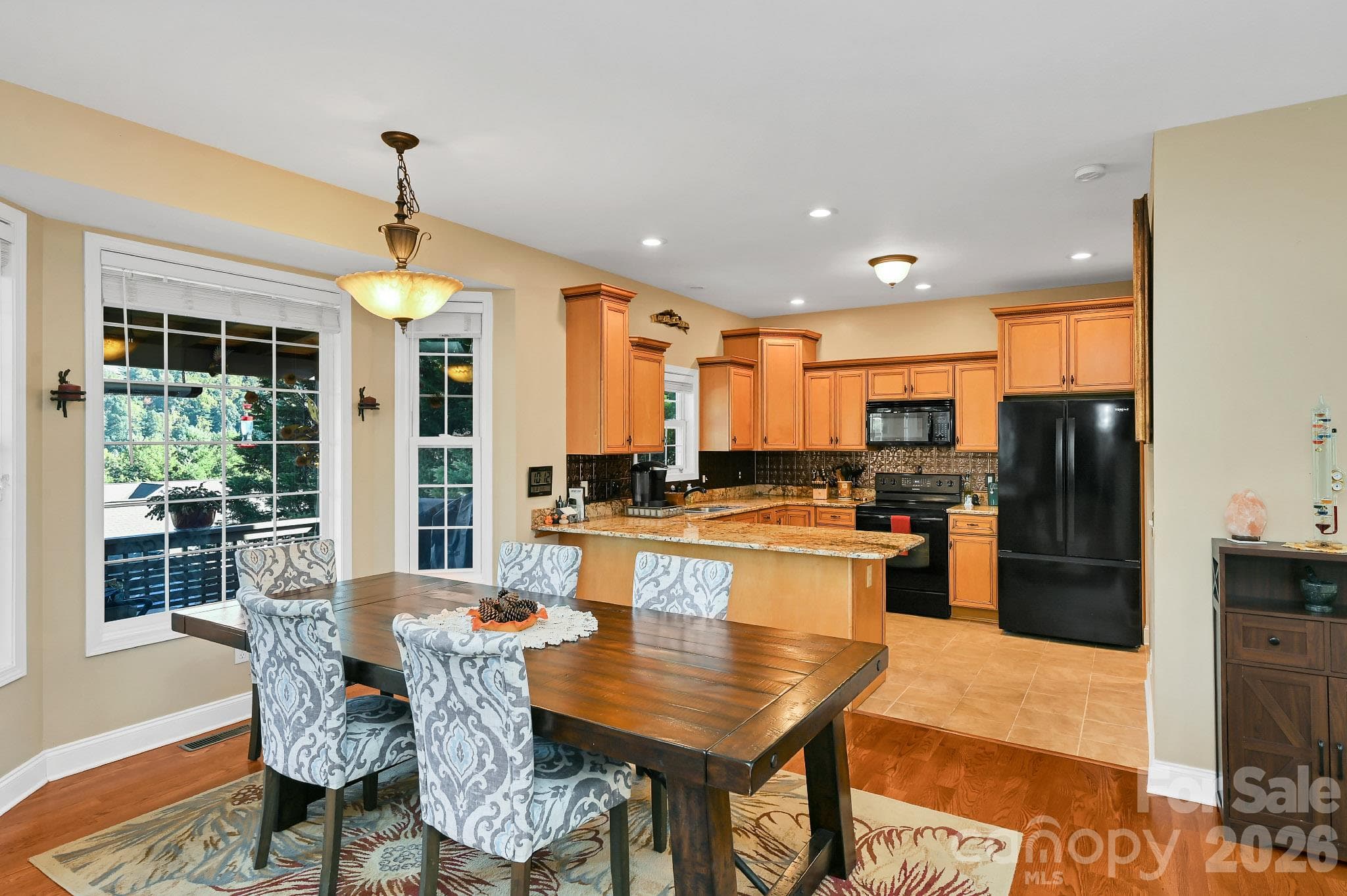 Kitchen & breakfast - 230 Rivercrest Boulevard, Arden