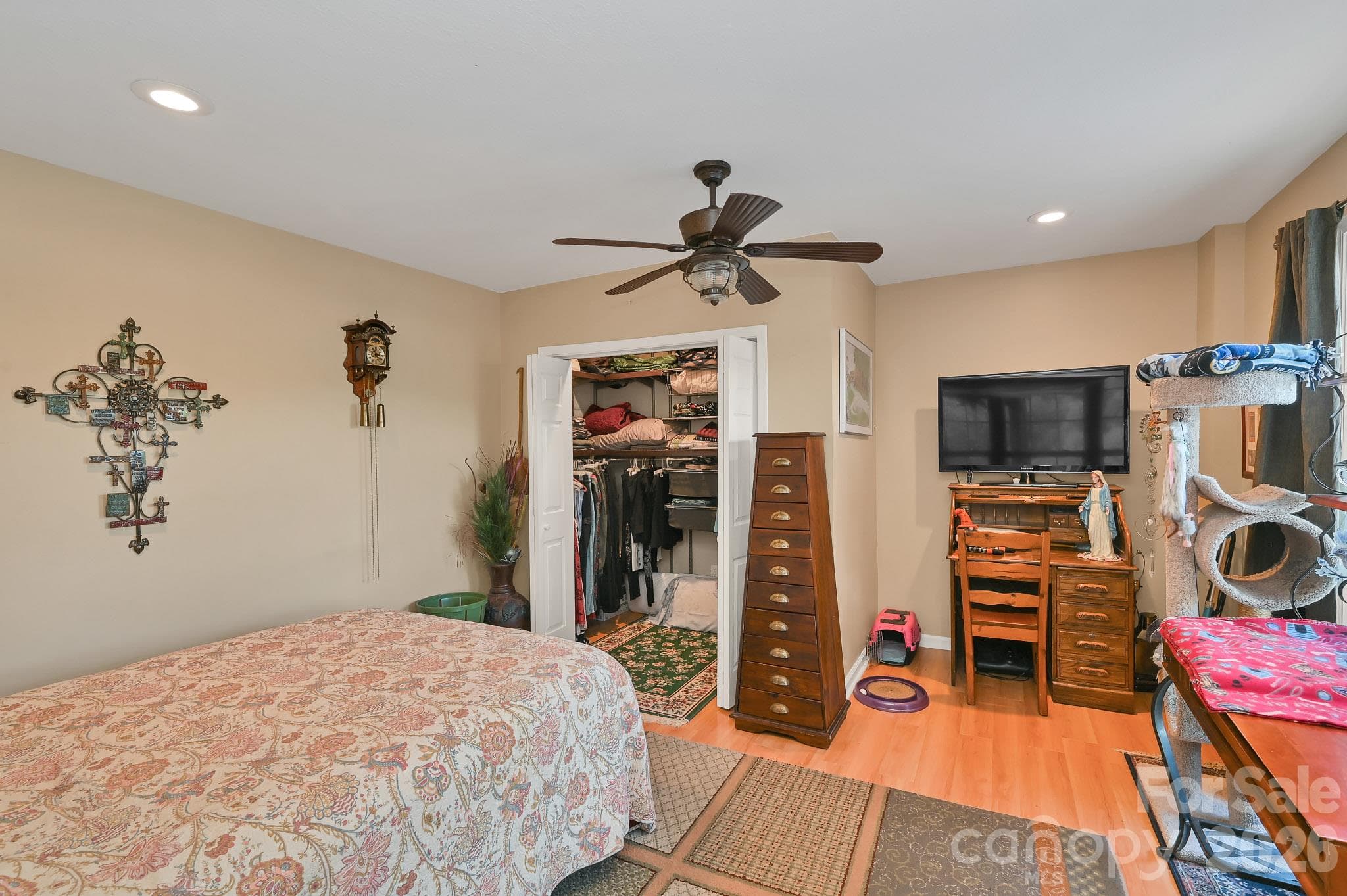 Basement bedroom - 230 Rivercrest Boulevard, Arden