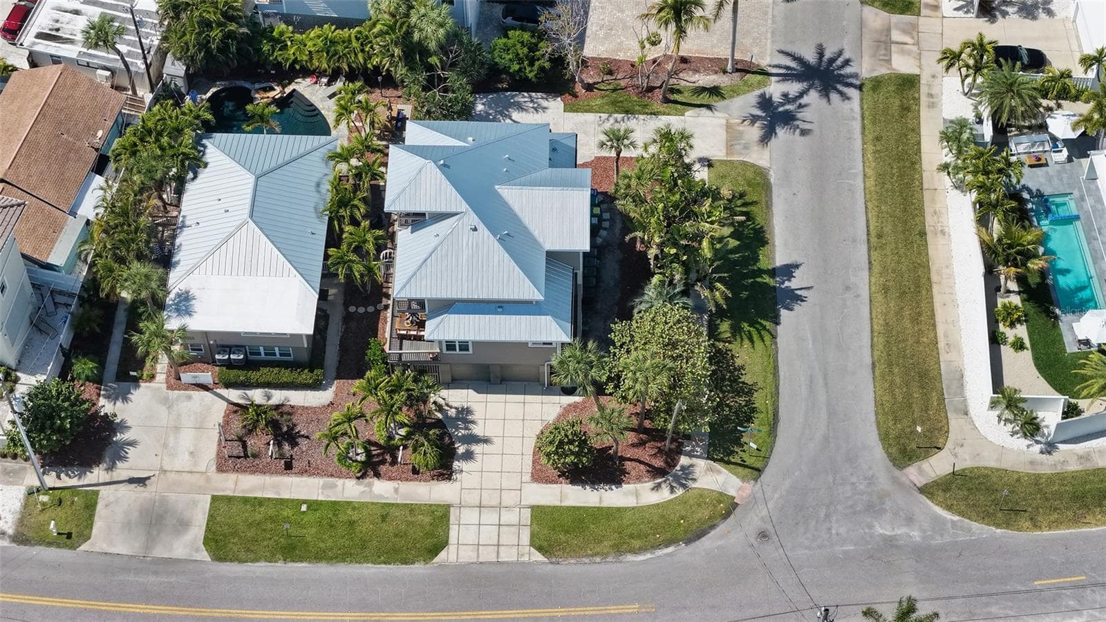 Duplex at 662 CALLE DEL OTONO, SARASOTA, photo 7 of 100