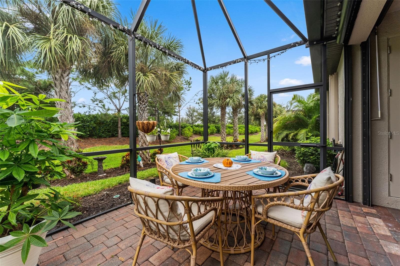 Nicely landscaped - 18831 LANUVIO ST, VENICE