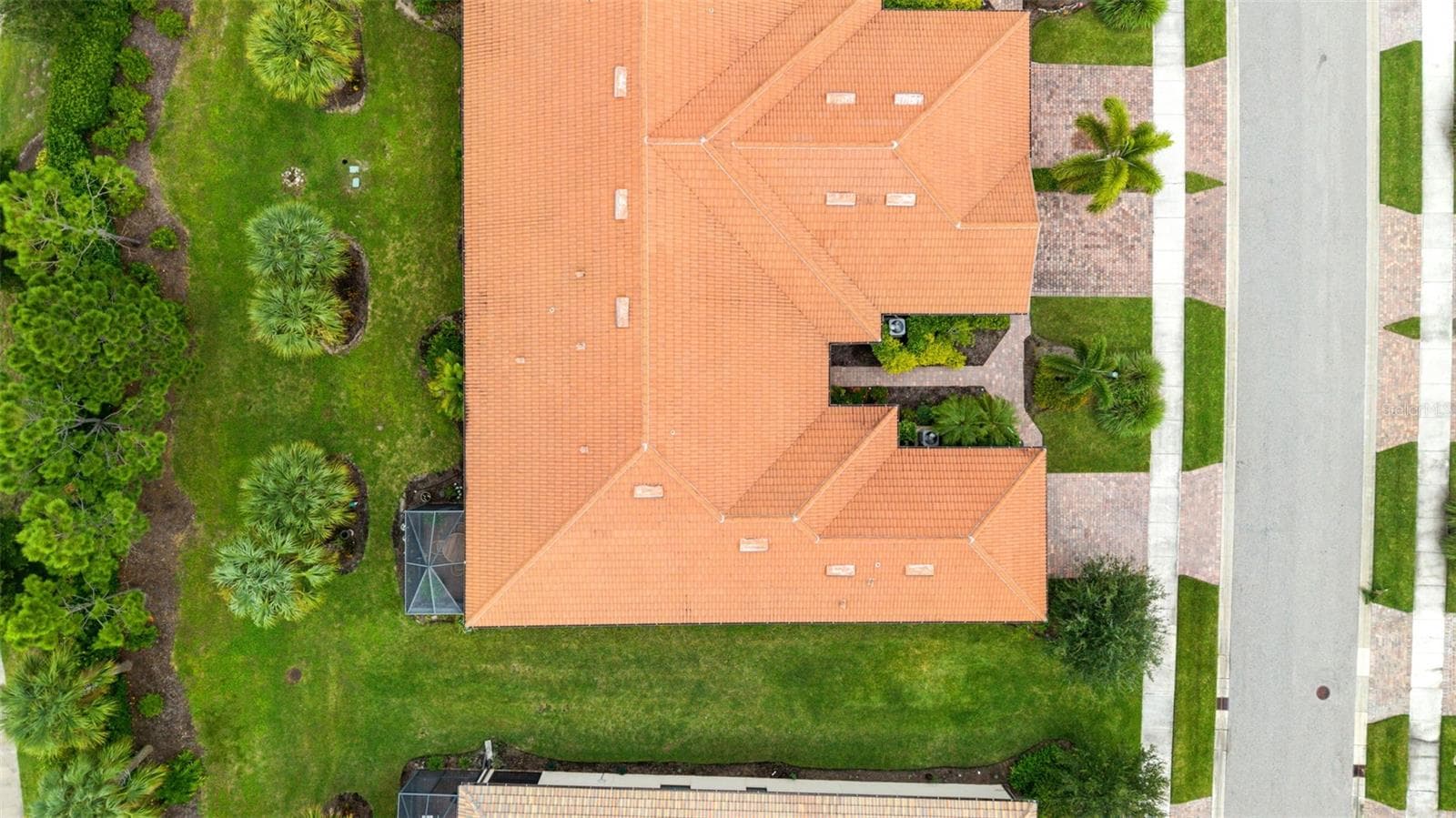 Villa at 18831 LANUVIO ST, VENICE, photo 38 of 100