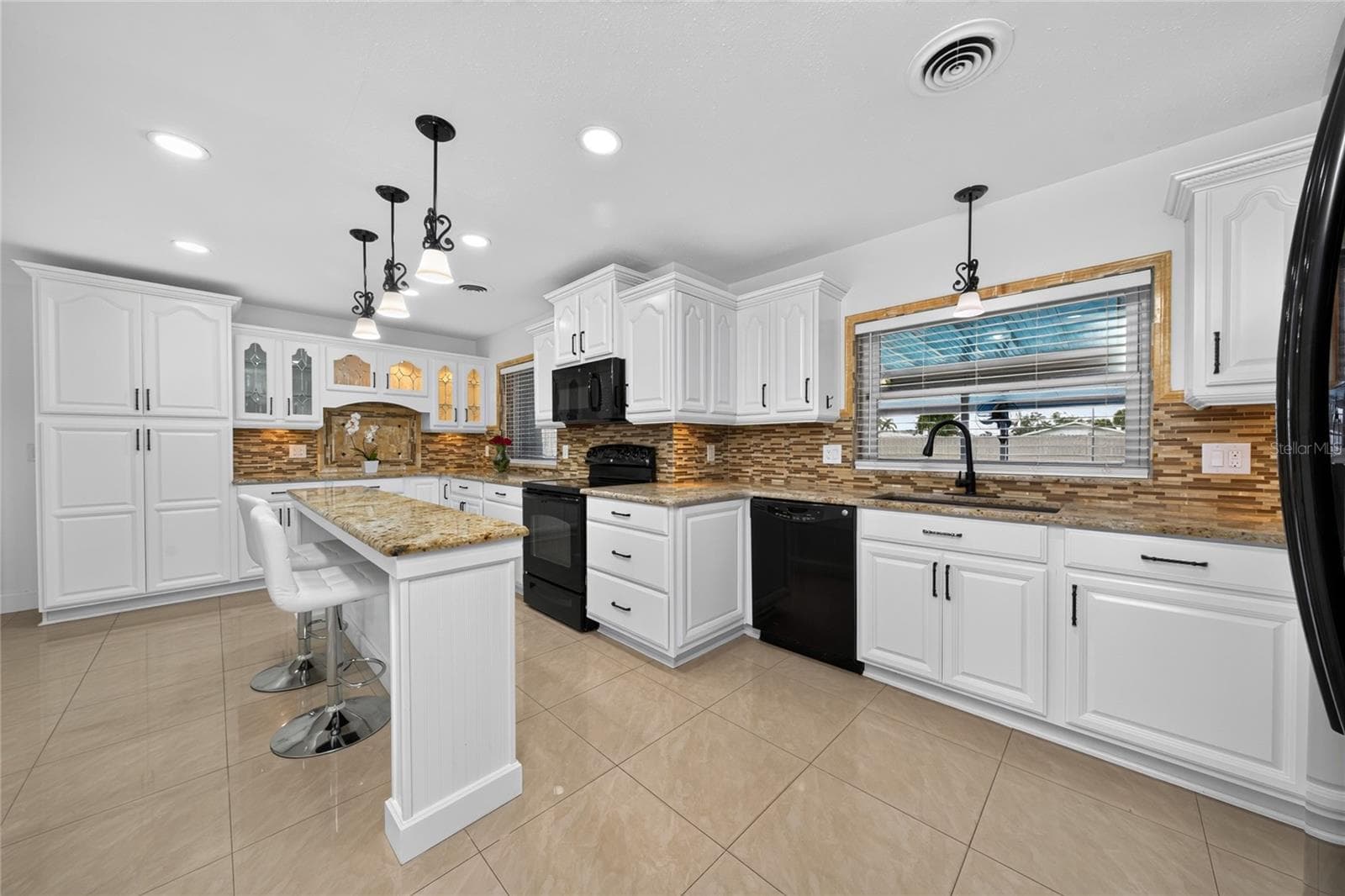 Single Family Residence at 4600 ARCIE ST, ORLANDO, photo 10 of 39