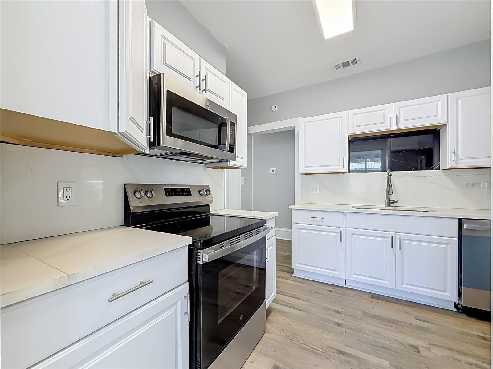 Updated Kitchen with New Stainless Steel Appliances - 509 27TH AVE S, ST PETERSBURG