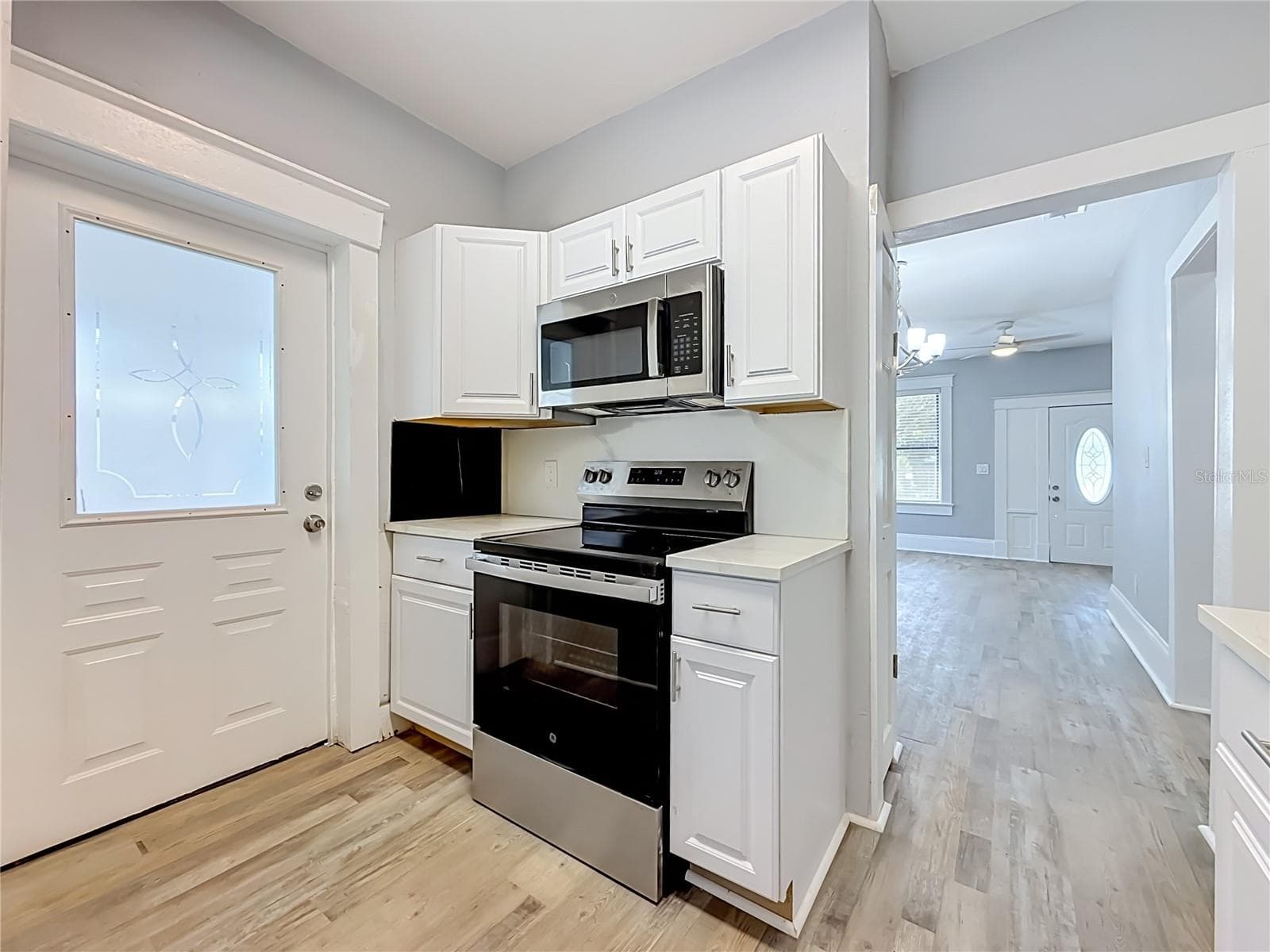 Updated Kitchen with New Stainless Steel Appliances with access to covered patio outside - 509 27TH AVE S, ST PETERSBURG