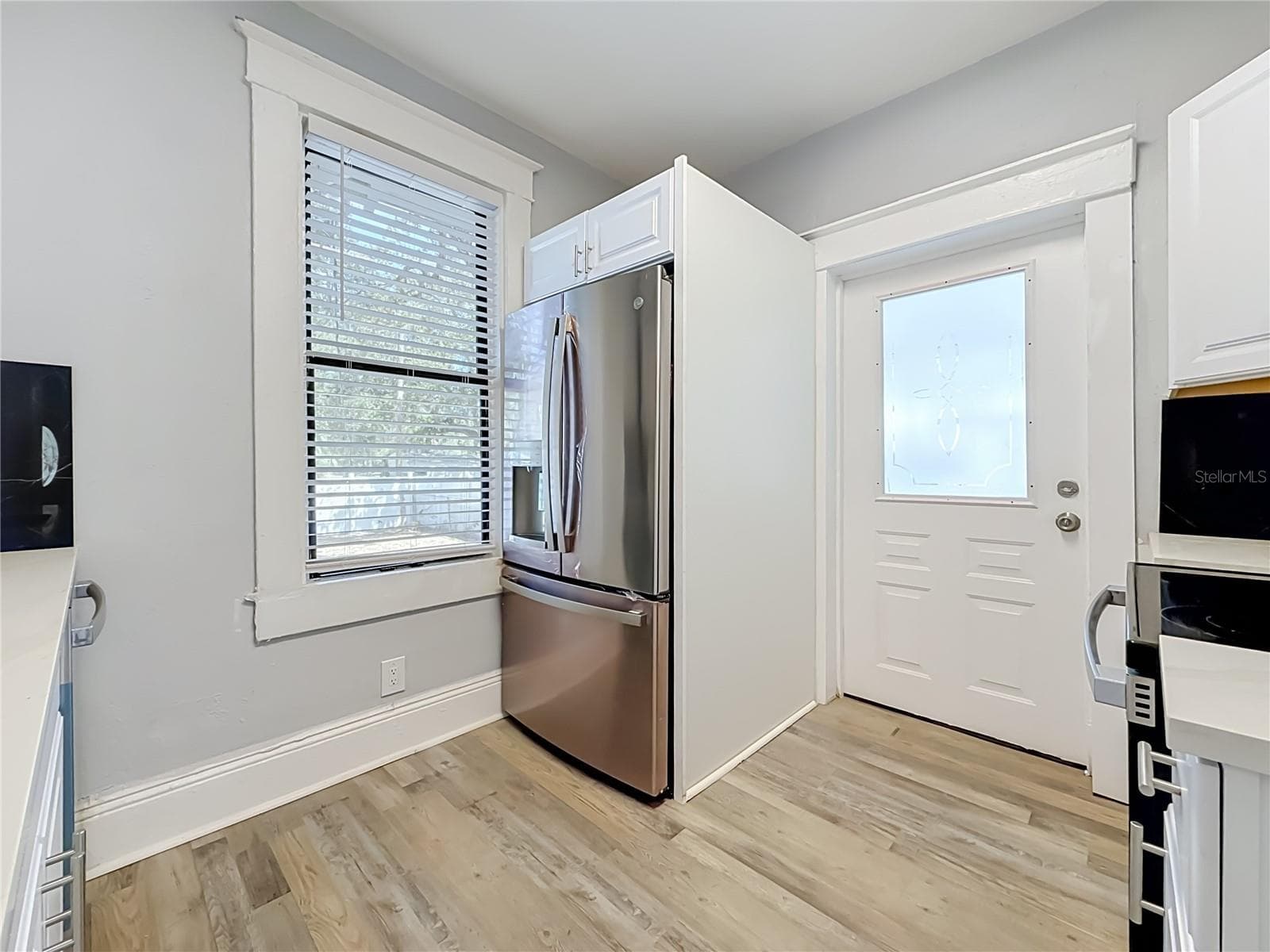 Updated Kitchen with New Stainless Steel Appliances - 509 27TH AVE S, ST PETERSBURG