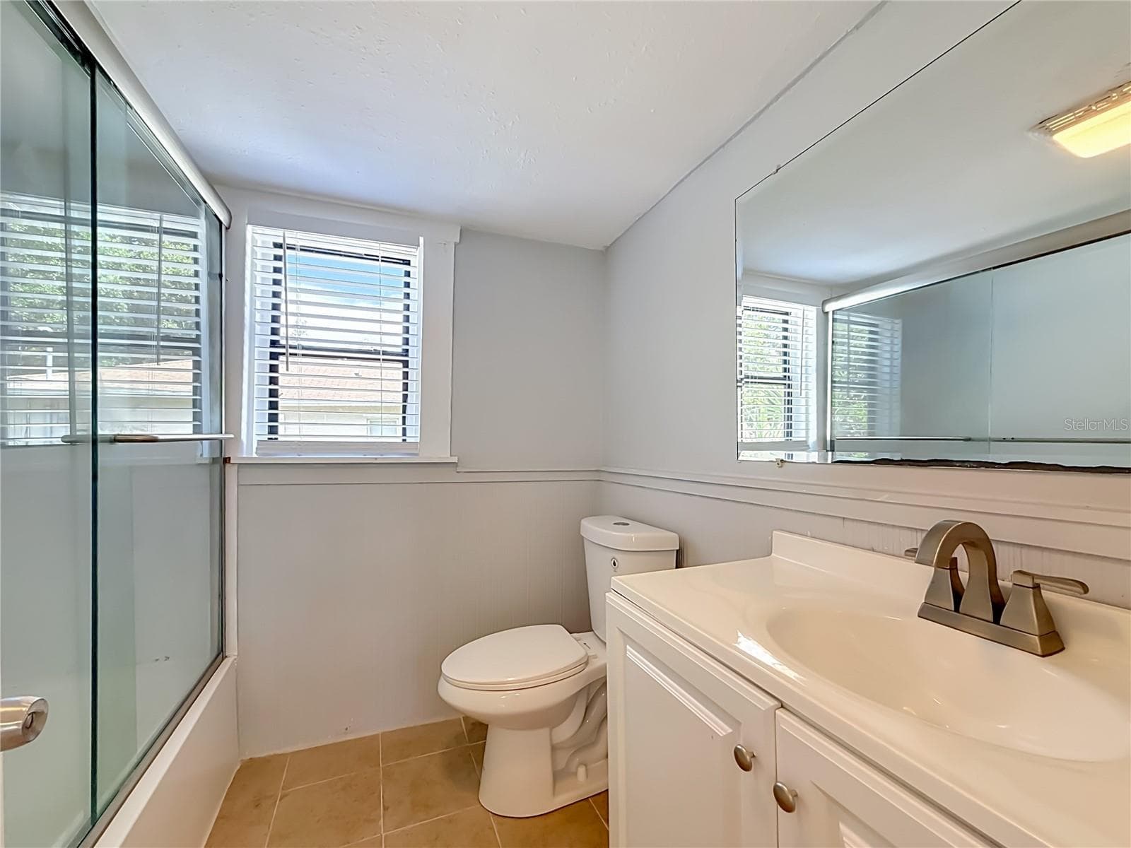 Primary bedroom's  private bath with shower and tub - 509 27TH AVE S, ST PETERSBURG