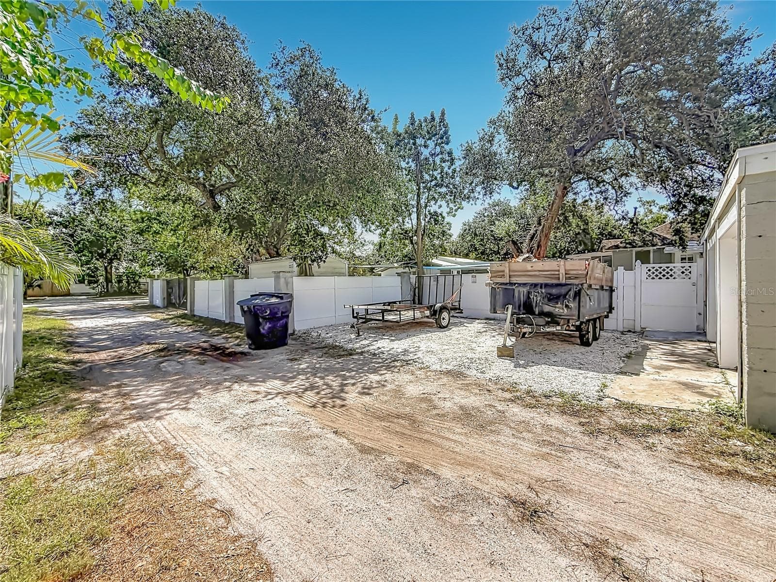 Plenty of room for additional vehicles, a boat, jet skis, ATVs, or an RV! - 509 27TH AVE S, ST PETERSBURG