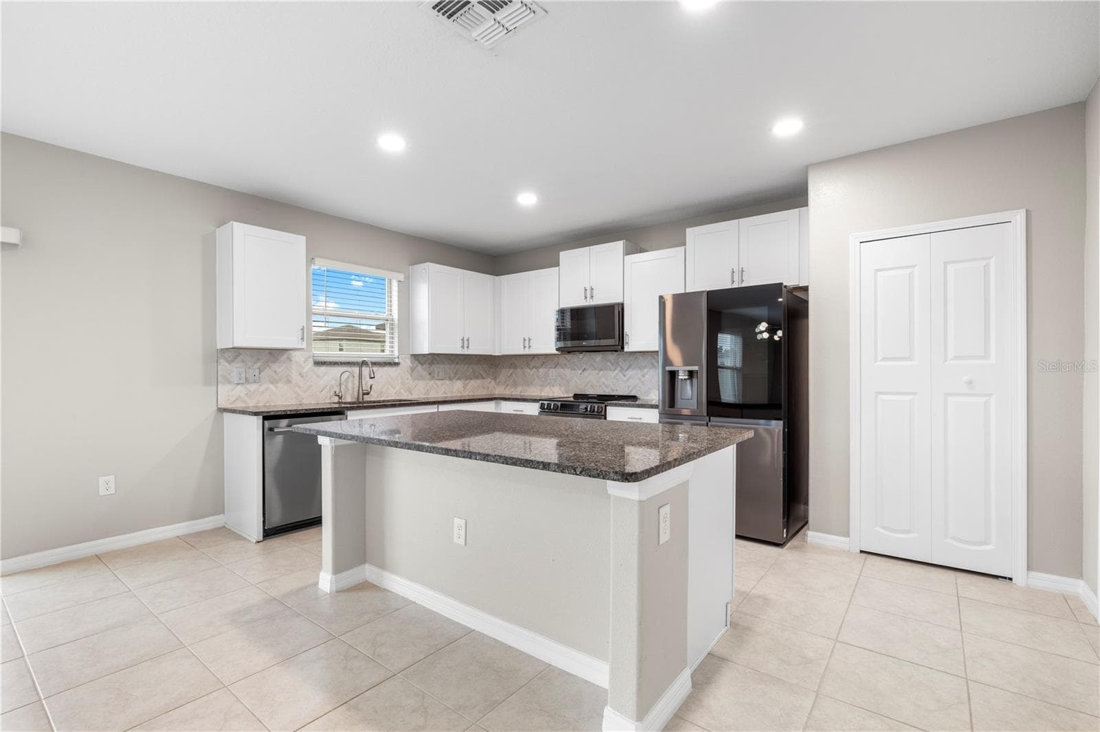 Single Family Residence at 12952 WILDFLOWER MEADOW DR, RIVERVIEW, photo 6 of 71