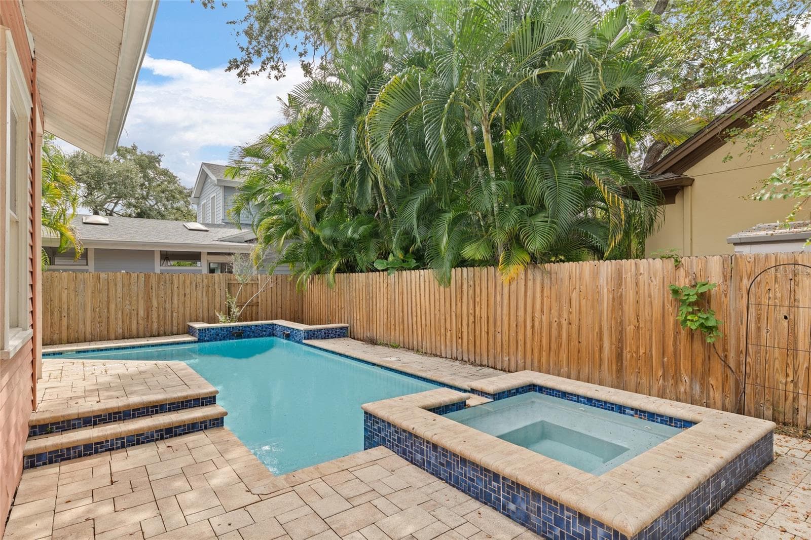 Single Family Residence at 2410 W JETTON AVE, TAMPA, photo 2 of 22