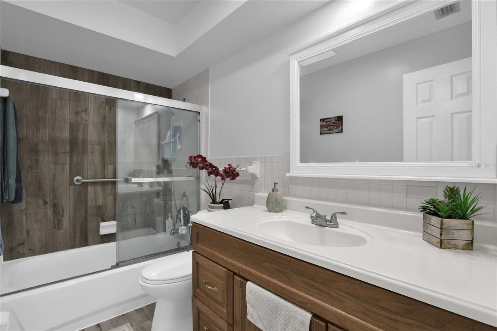 Hallway Full Bath - 14 APPLE HILL HOLW, CASSELBERRY