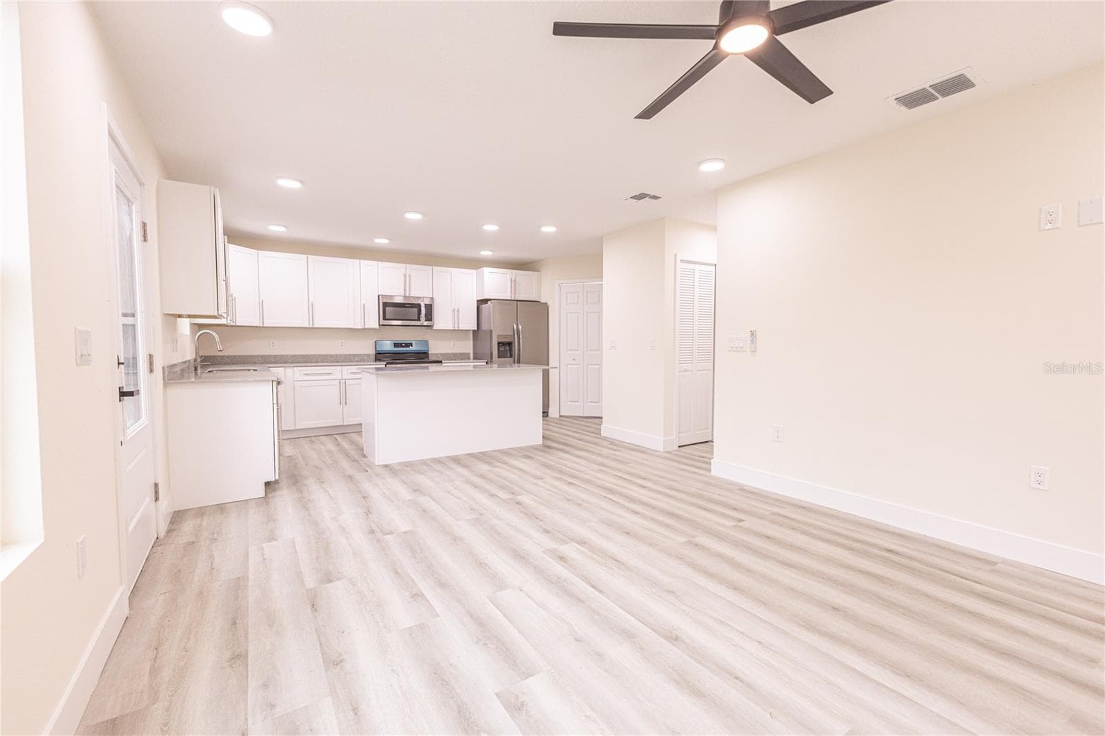 Single Family Residence at 2399 CR 423, LAKE PANASOFFKEE, photo 8 of 21