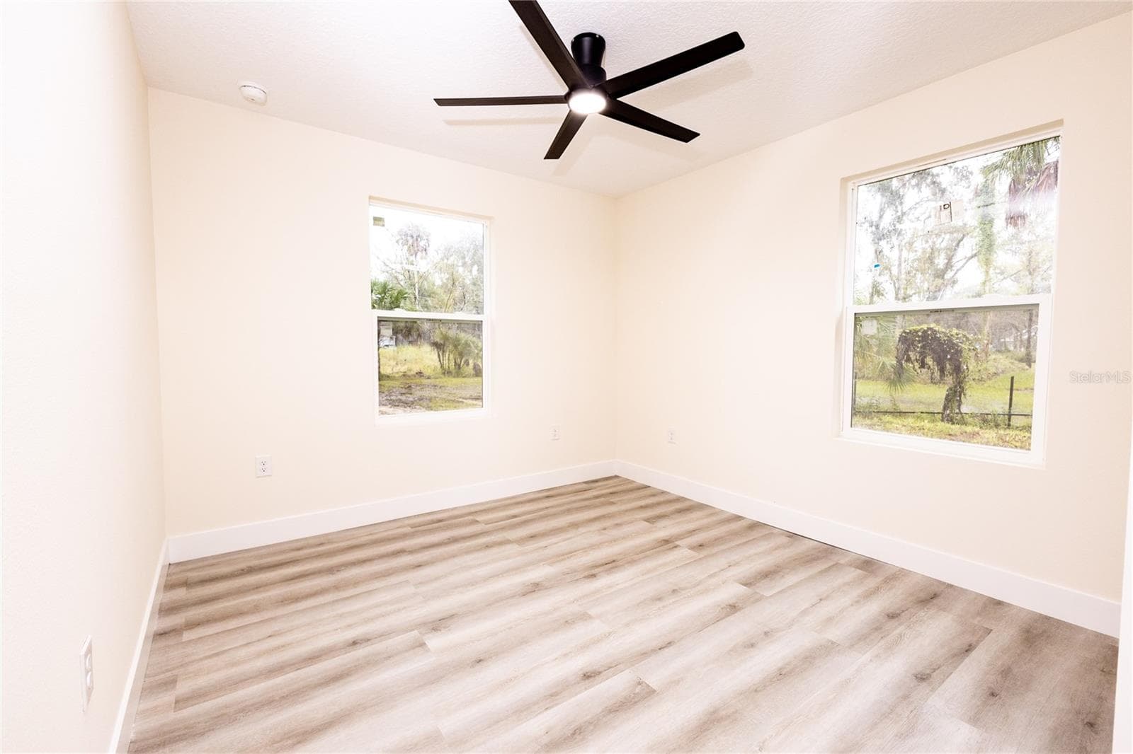 Single Family Residence at 2399 CR 423, LAKE PANASOFFKEE, photo 13 of 21