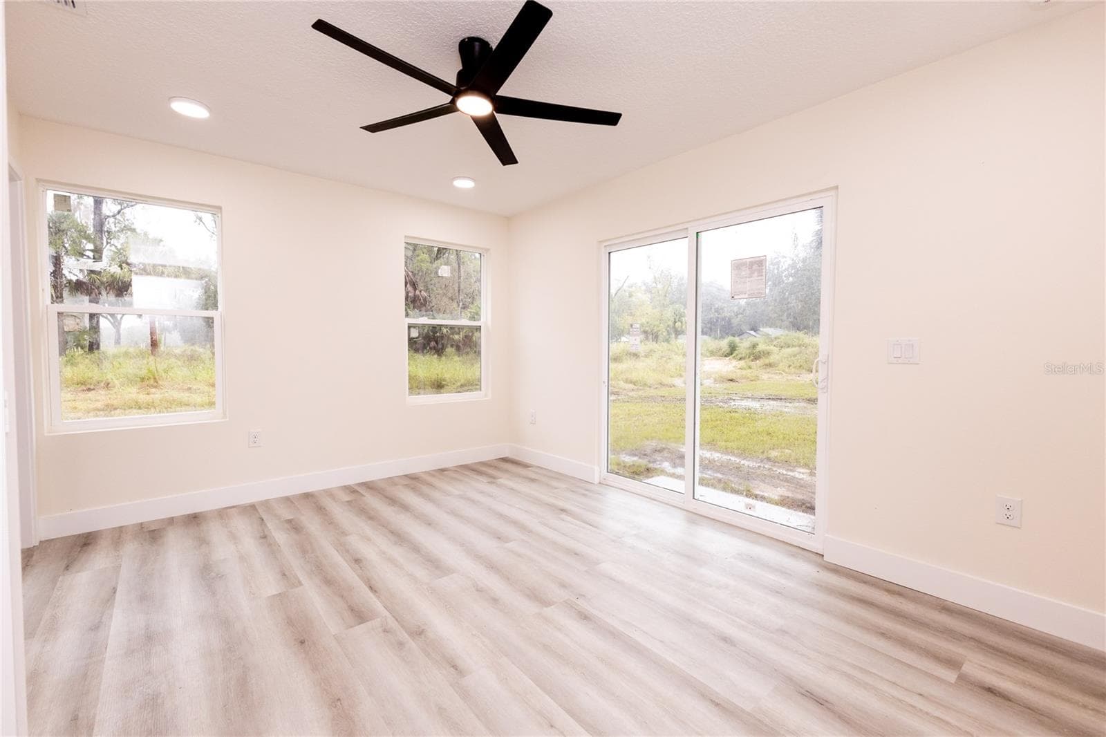 Single Family Residence at 2399 CR 423, LAKE PANASOFFKEE, photo 16 of 21
