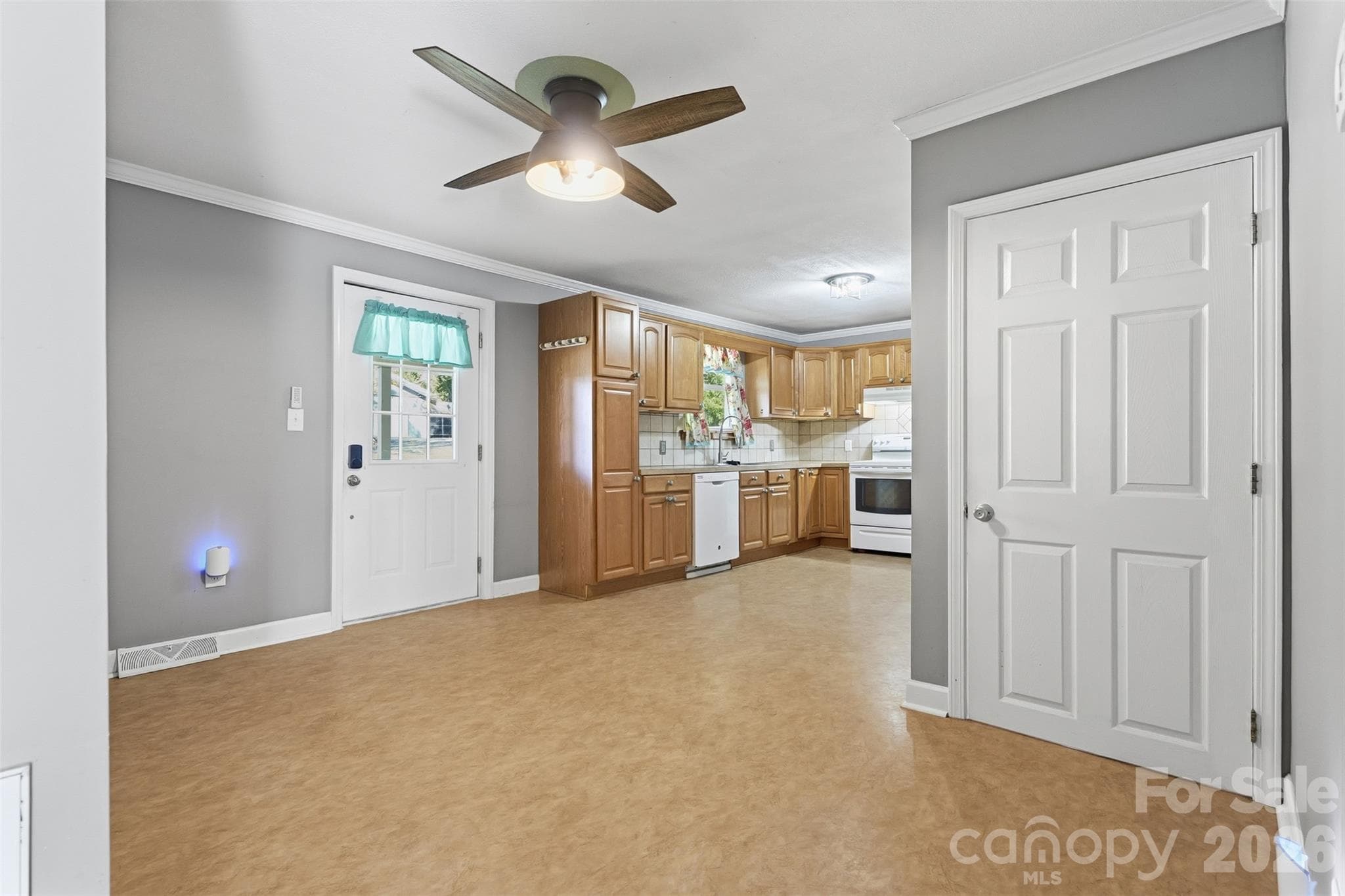 Single Family Residence at 140 Aikman Avenue, Norwood, photo 10 of 36