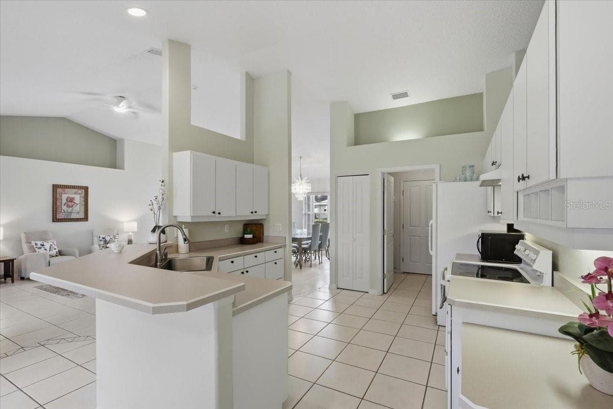 Kitchen - 65 WOODBURY DR, PALM COAST